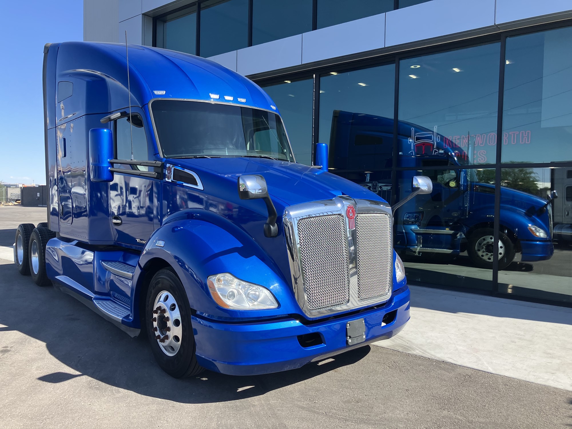 2020 Kenworth T680 - image 1 of 6