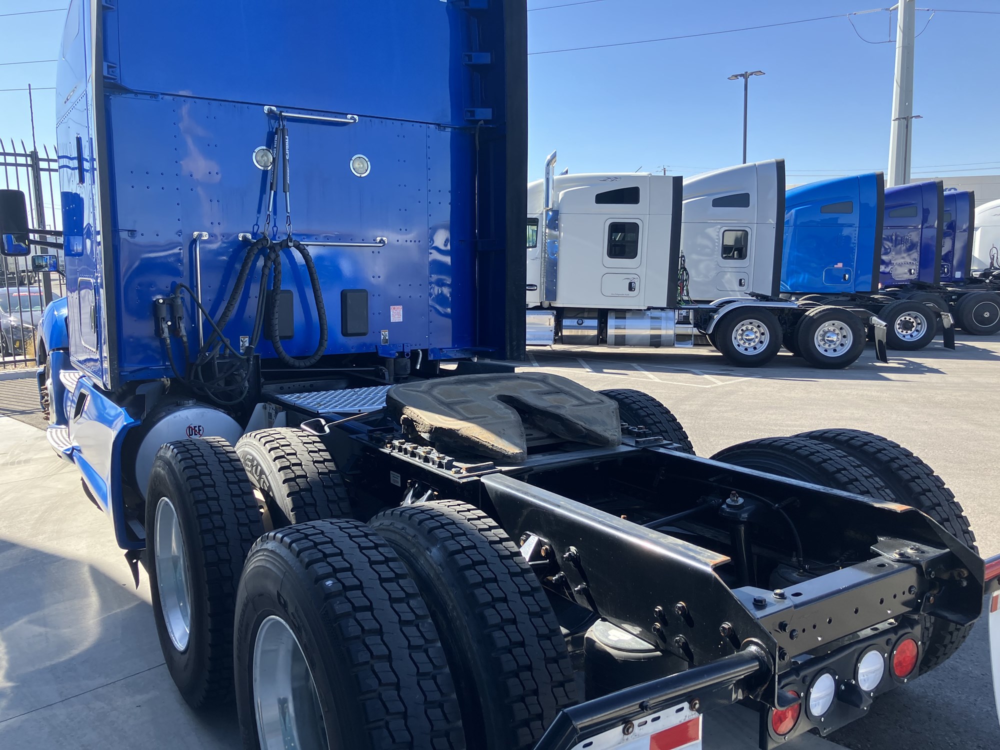 2020 Kenworth T680 - image 5 of 6