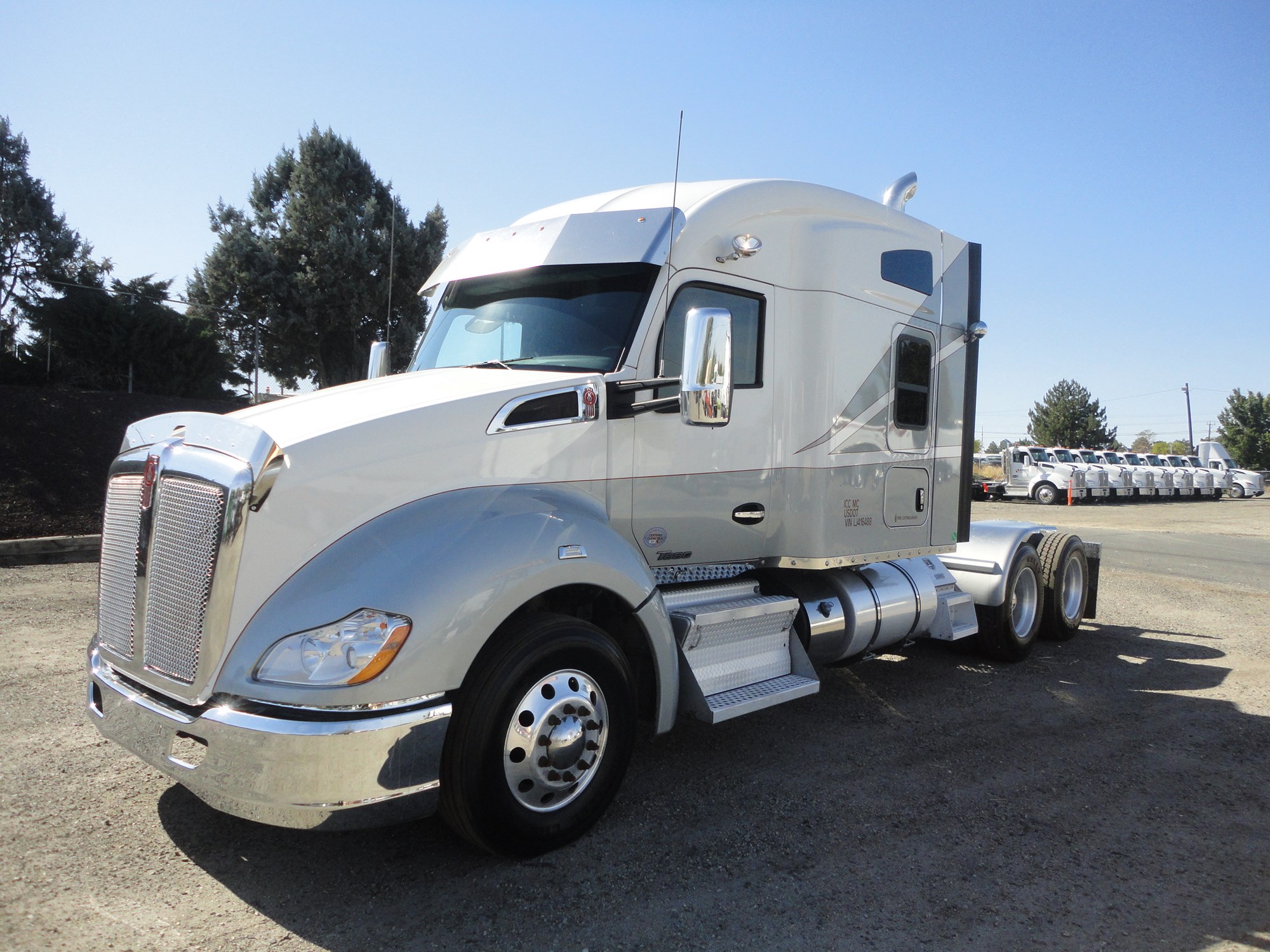 2020 Kenworth T680 - image 1 of 6