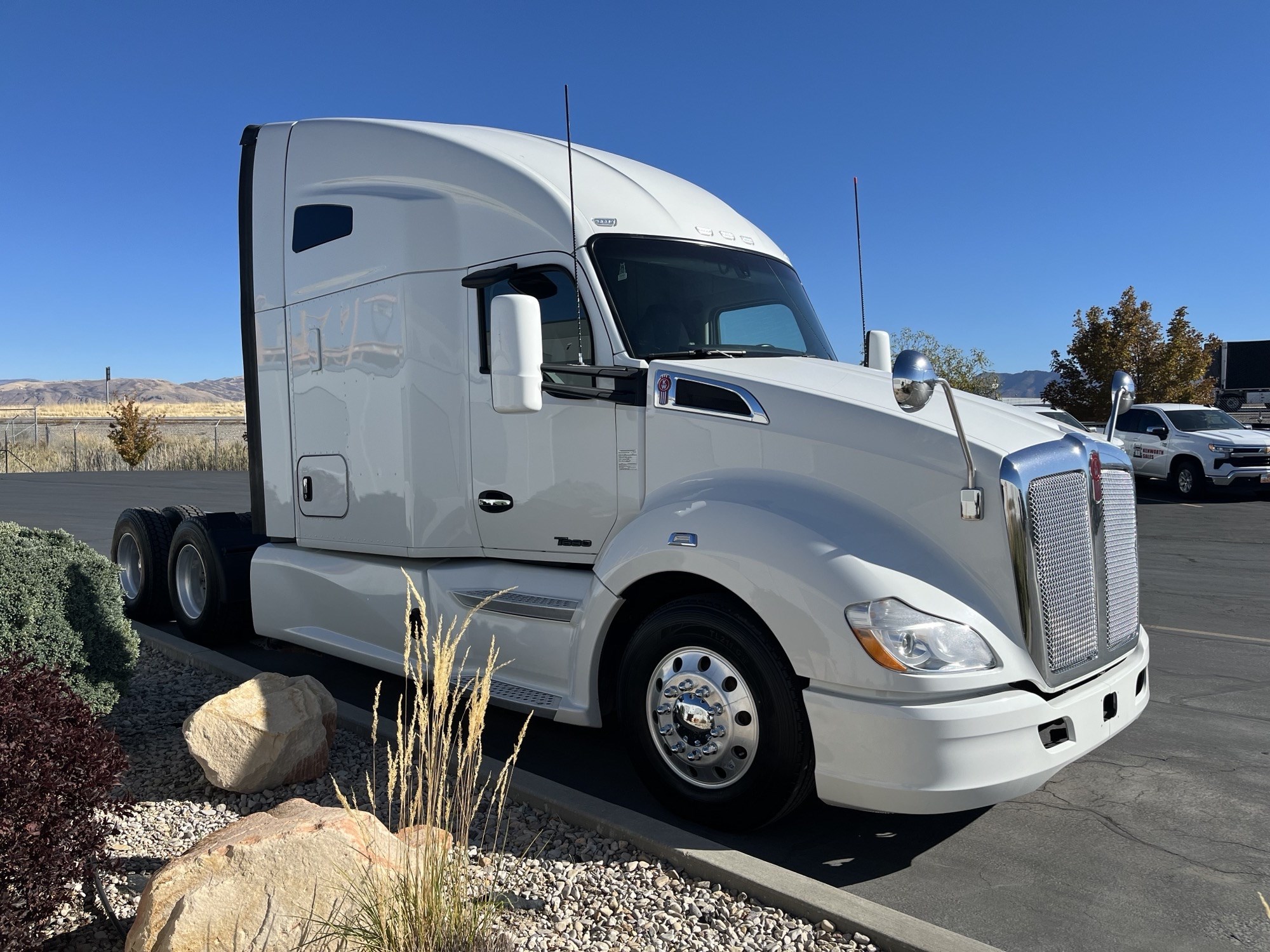 2020 Kenworth T680 - image 4 of 6