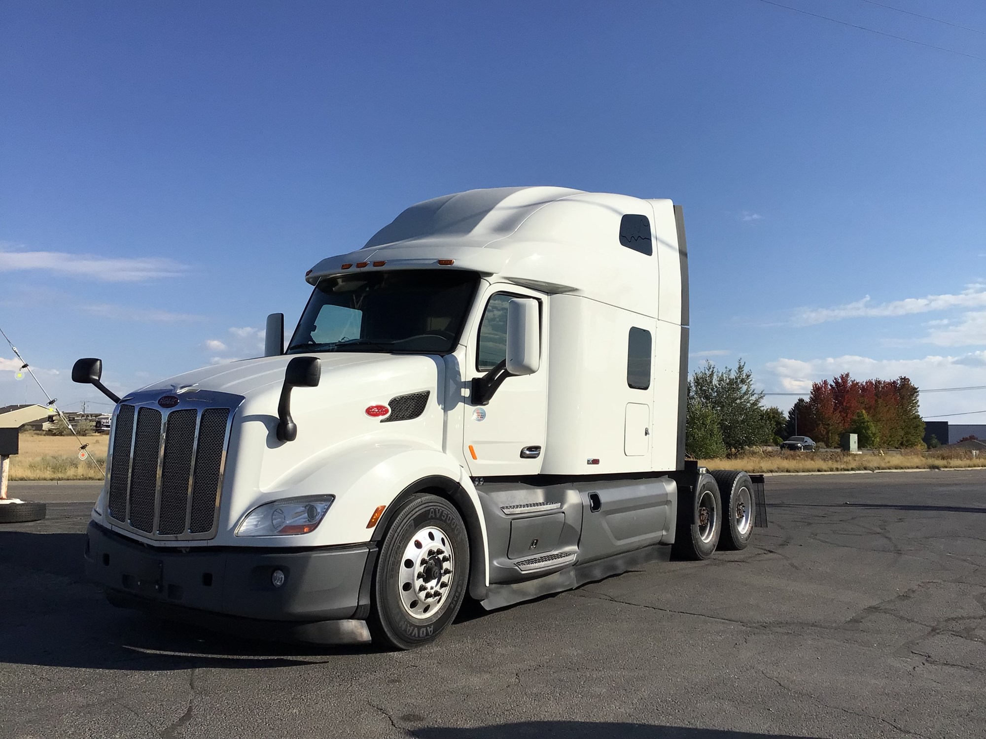 2021 Peterbilt 579 - image 1 of 6