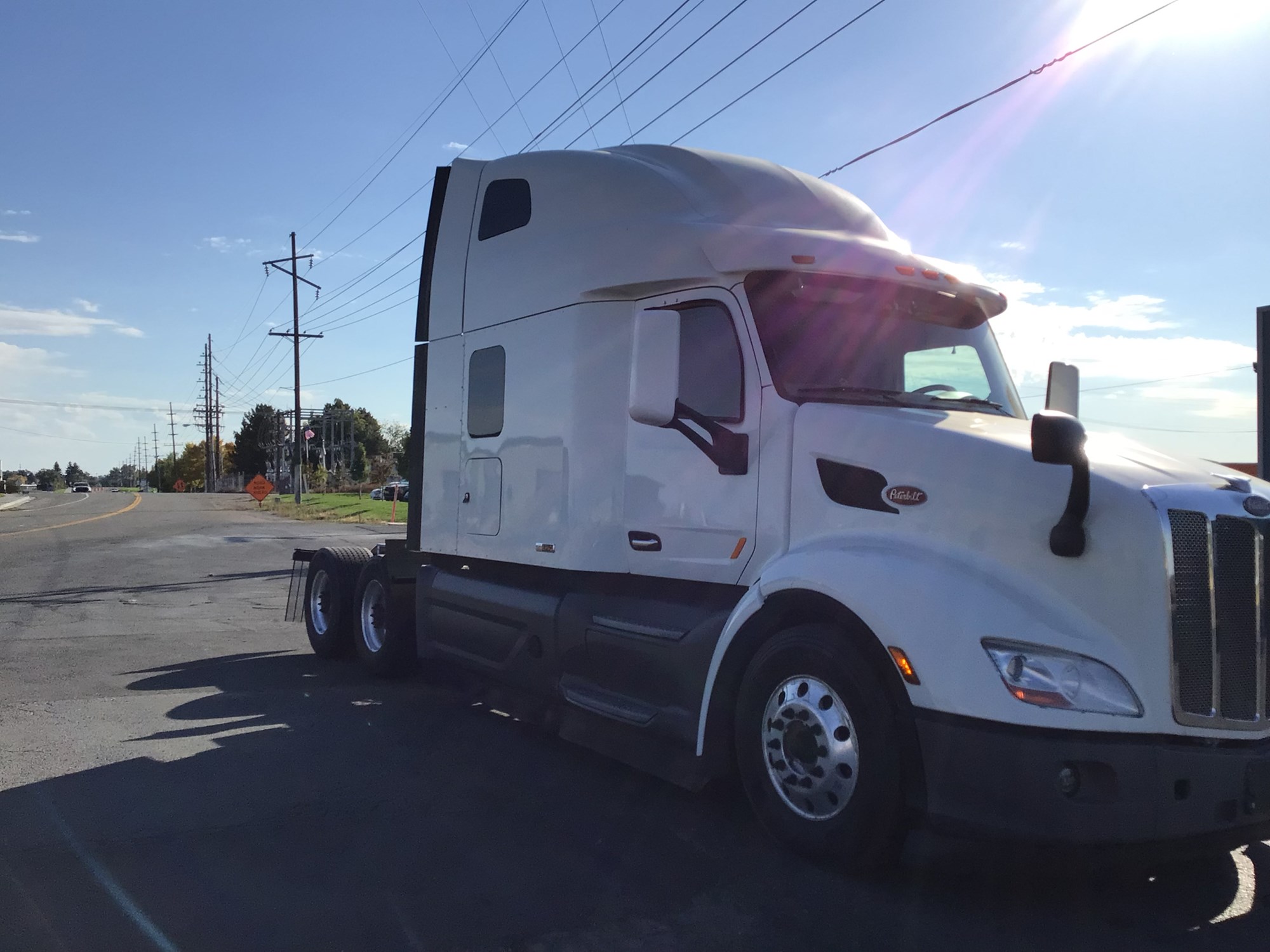 2021 Peterbilt 579 - image 3 of 6