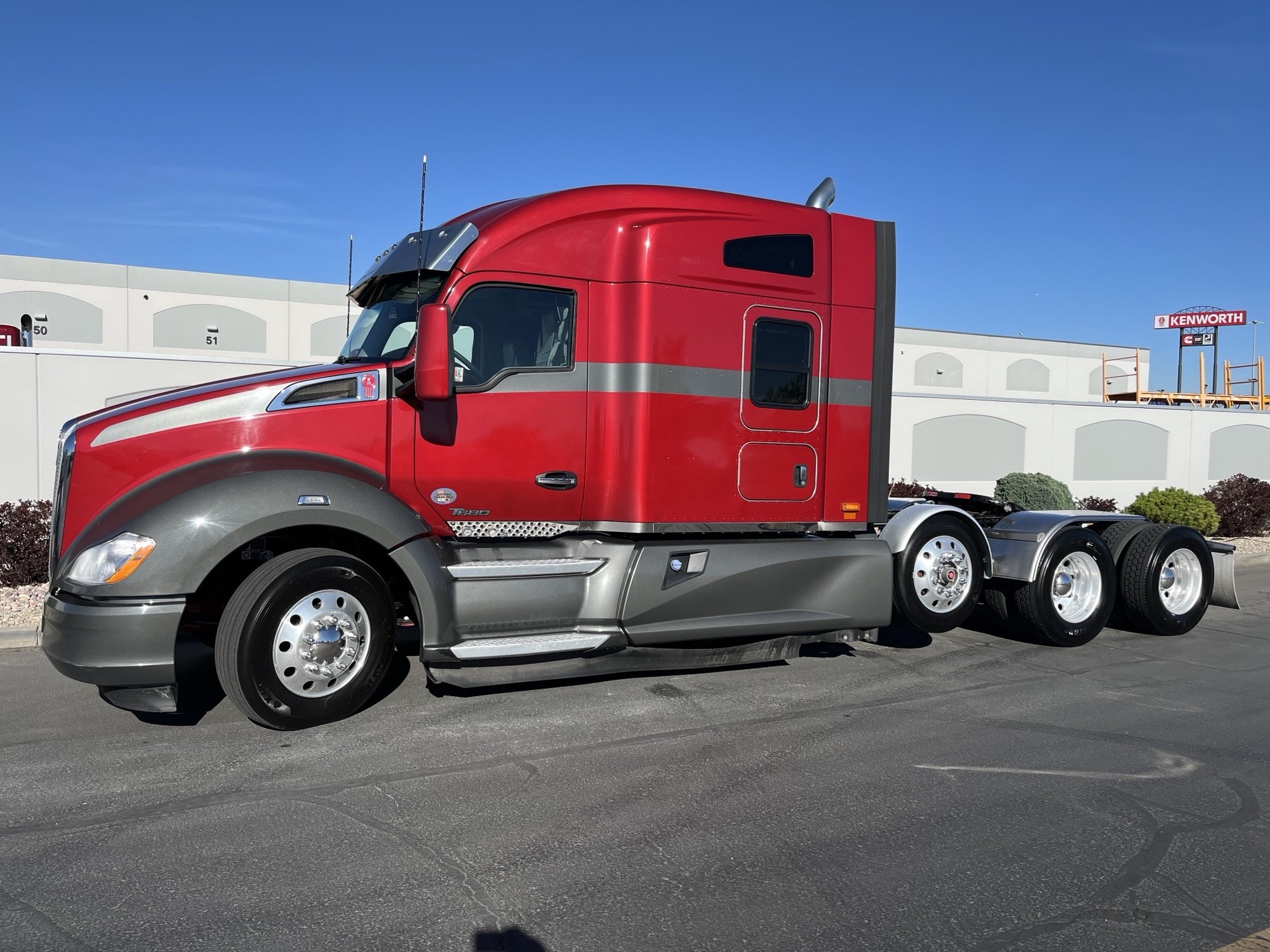 2021 Kenworth T680 - image 1 of 6