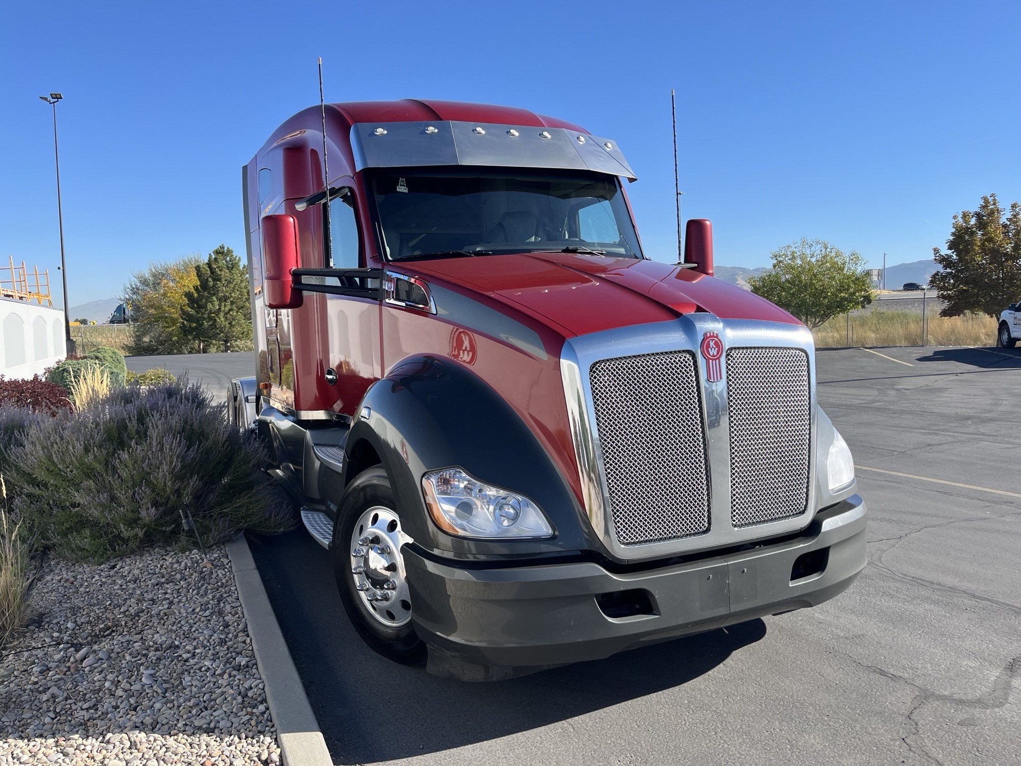 2021 Kenworth T680 - image 3 of 6