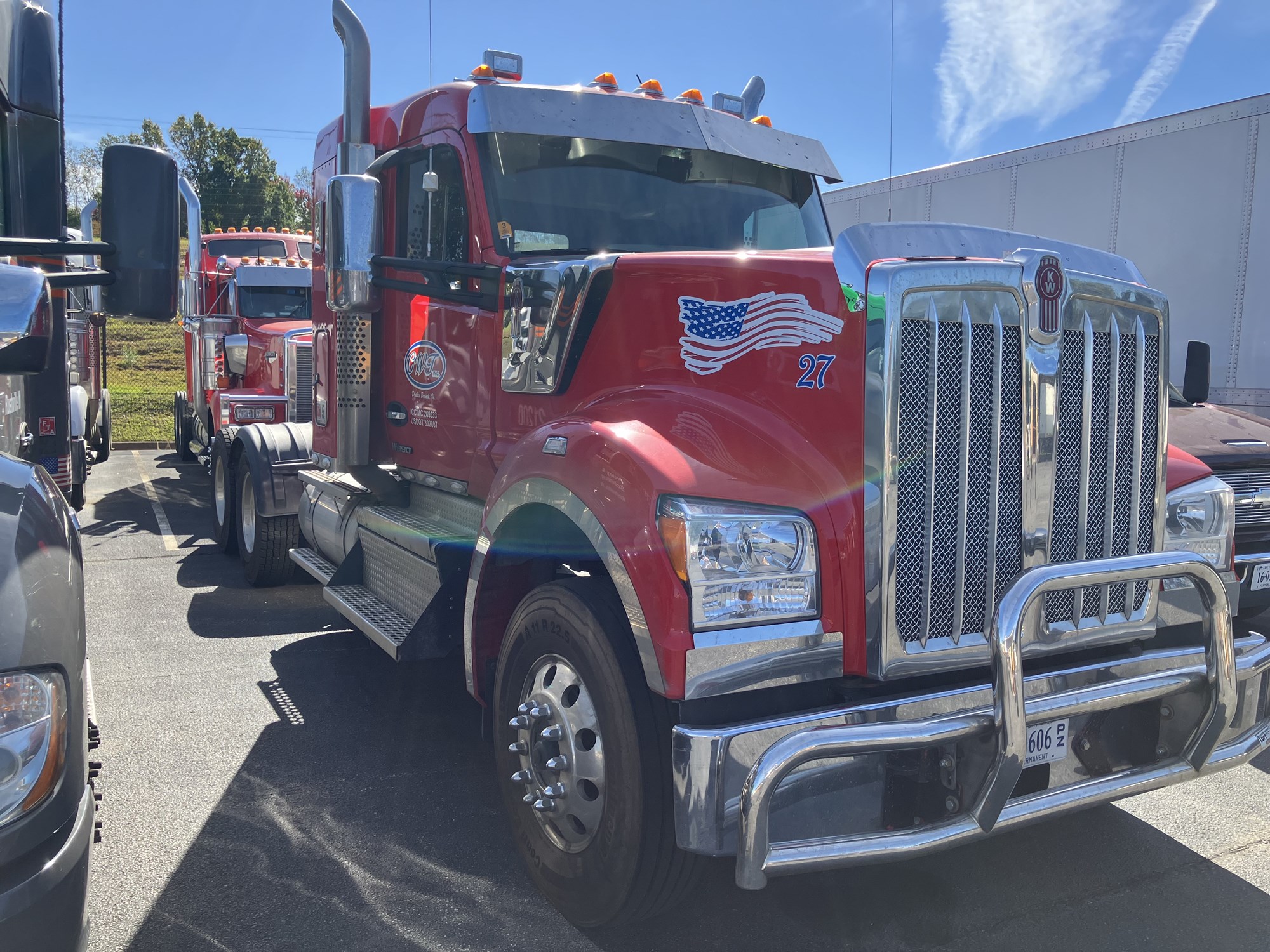 2023 Kenworth W990 - image 2 of 6