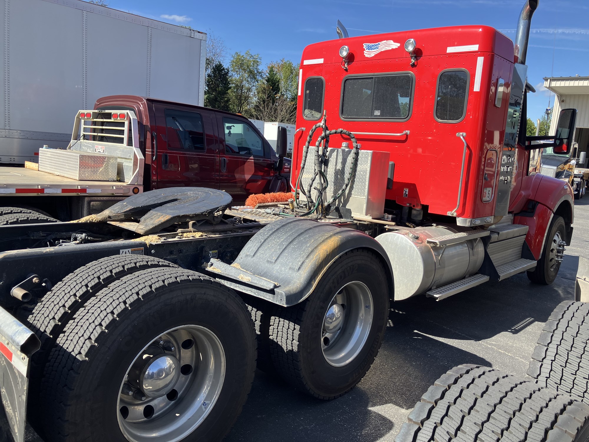 2023 Kenworth W990 - image 3 of 6