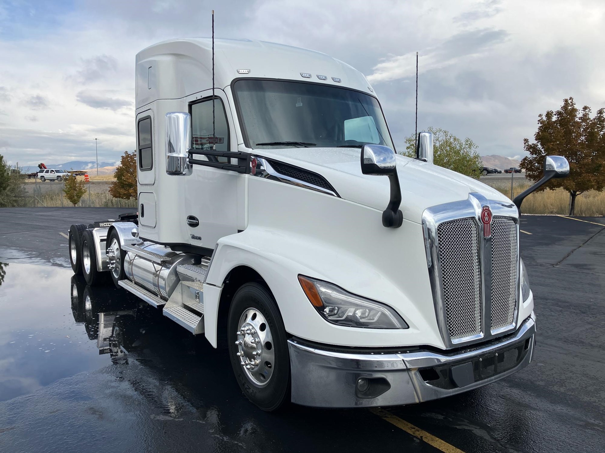 2024 Kenworth T680 - image 3 of 6