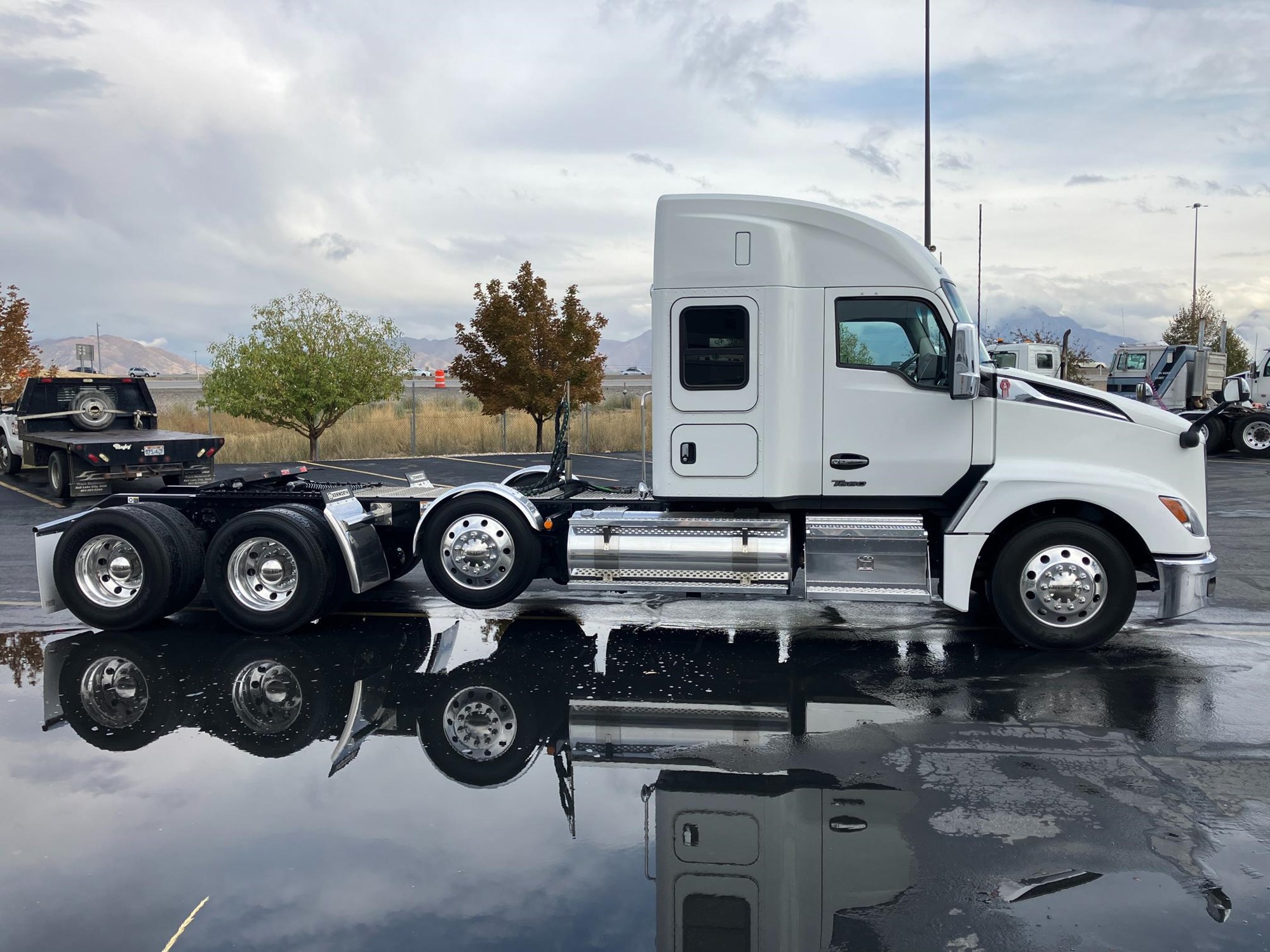 2024 Kenworth T680 - image 4 of 6