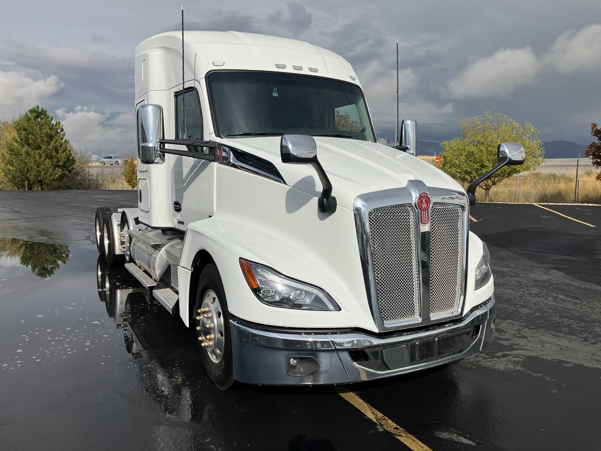 2024 Kenworth T680 - image 3 of 6