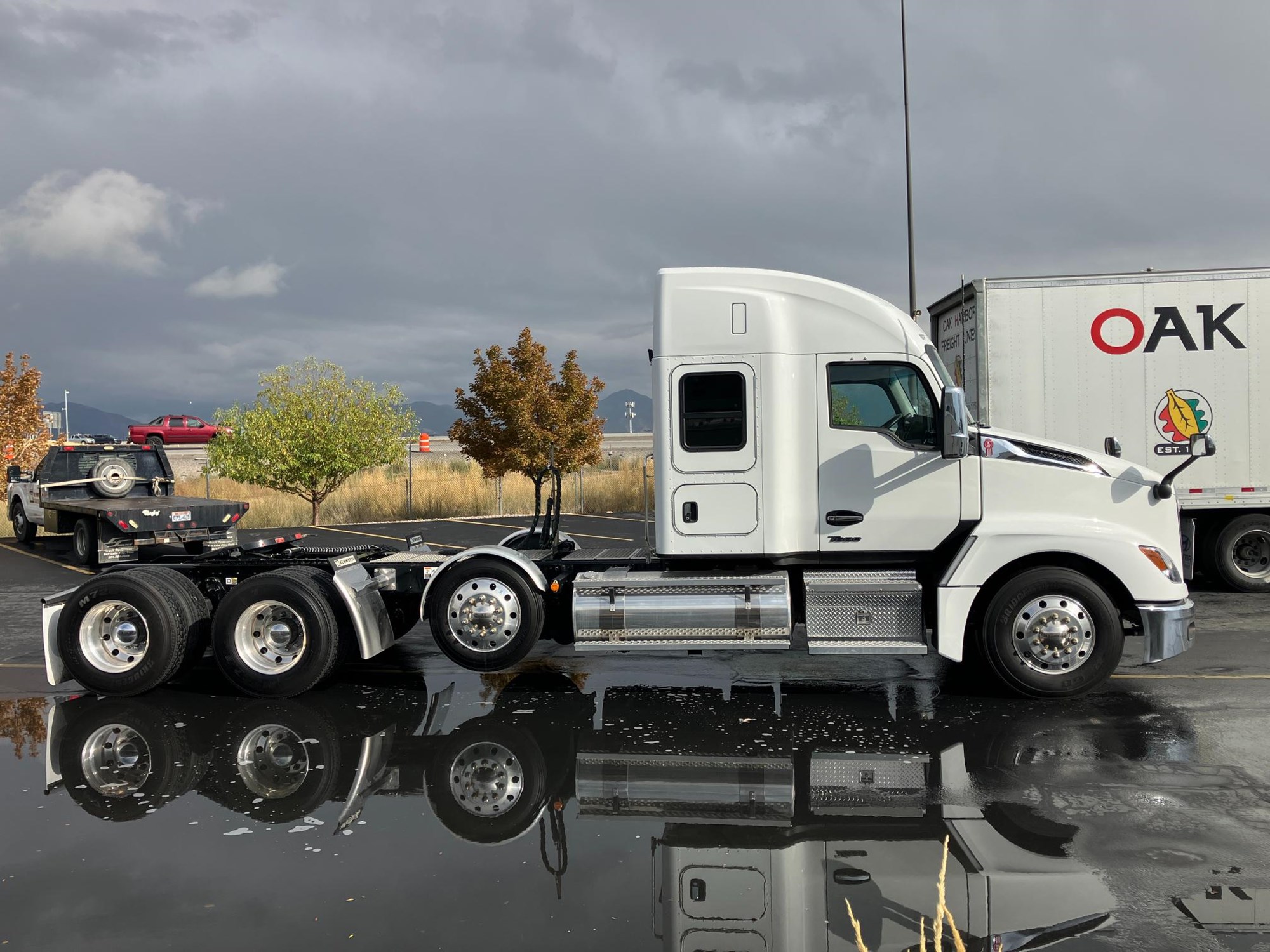 2024 Kenworth T680 - image 4 of 6