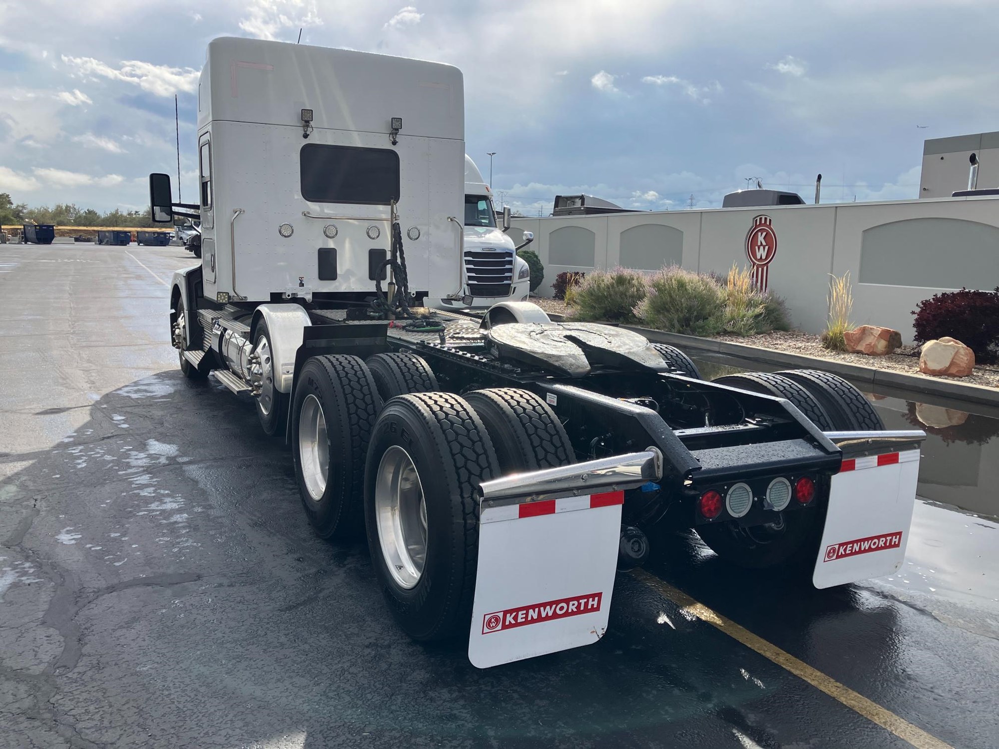 2024 Kenworth T680 - image 6 of 6