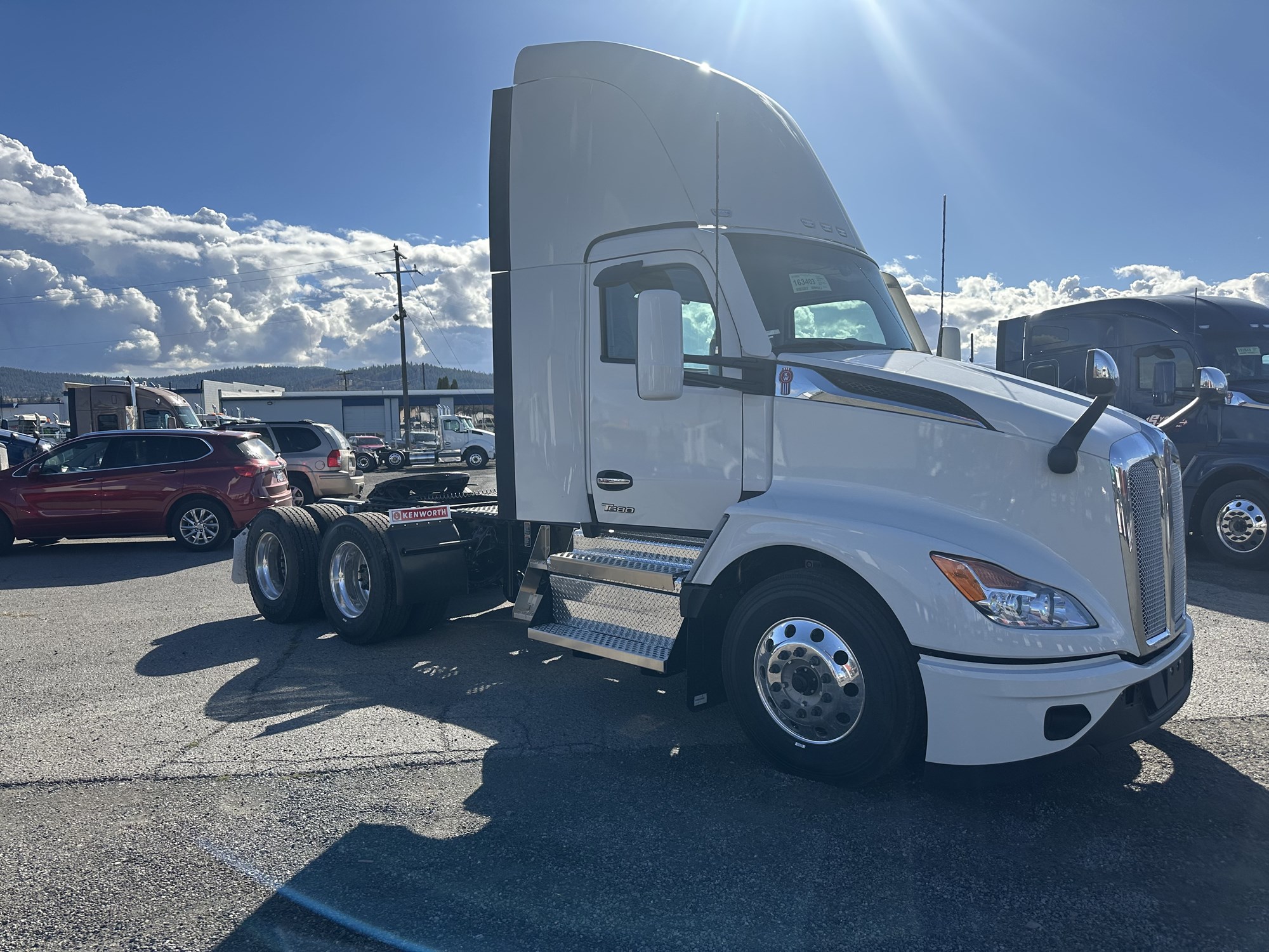 2025 Kenworth T680 - image 2 of 6