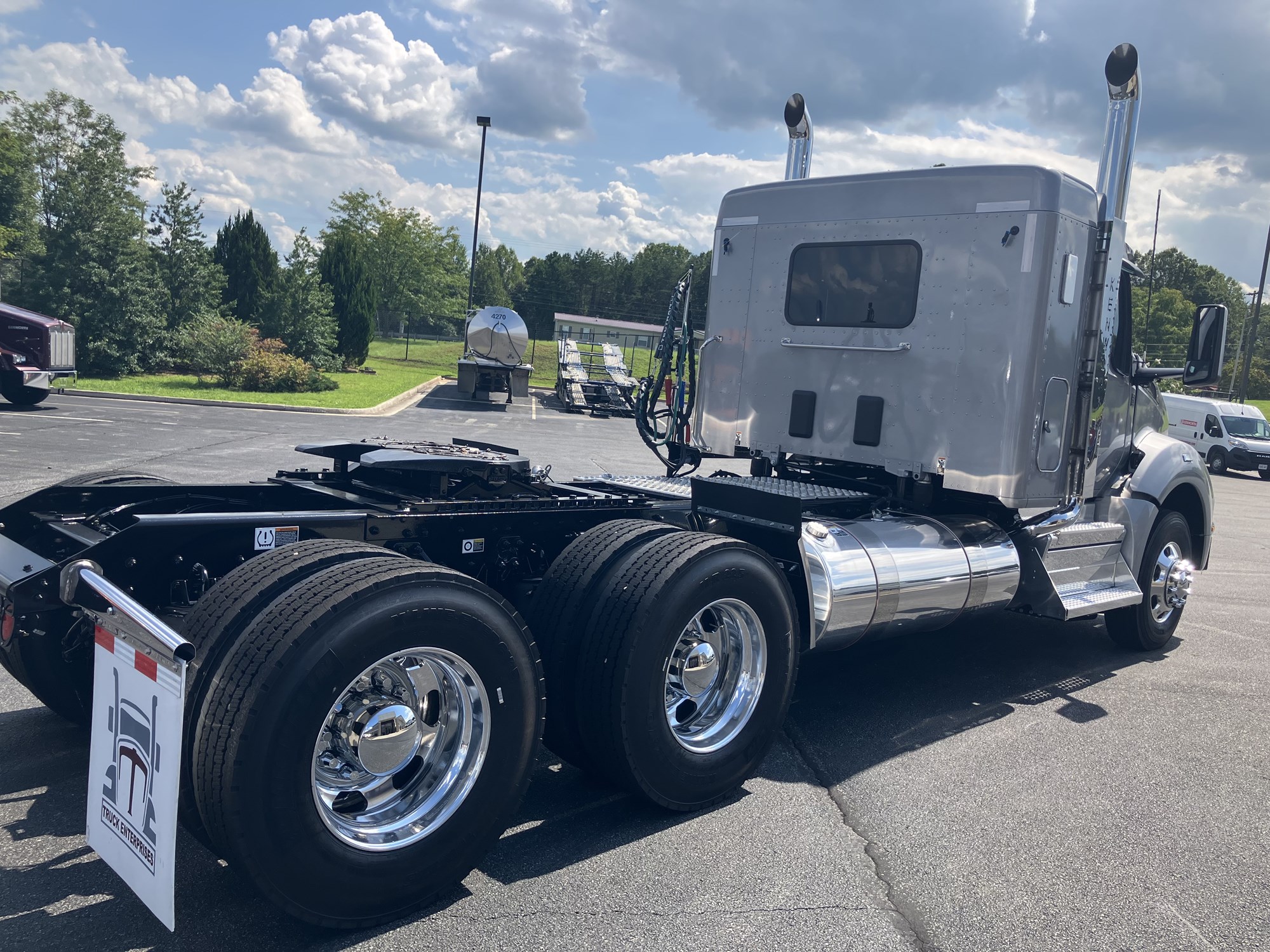 2025 Kenworth T880 - image 4 of 6