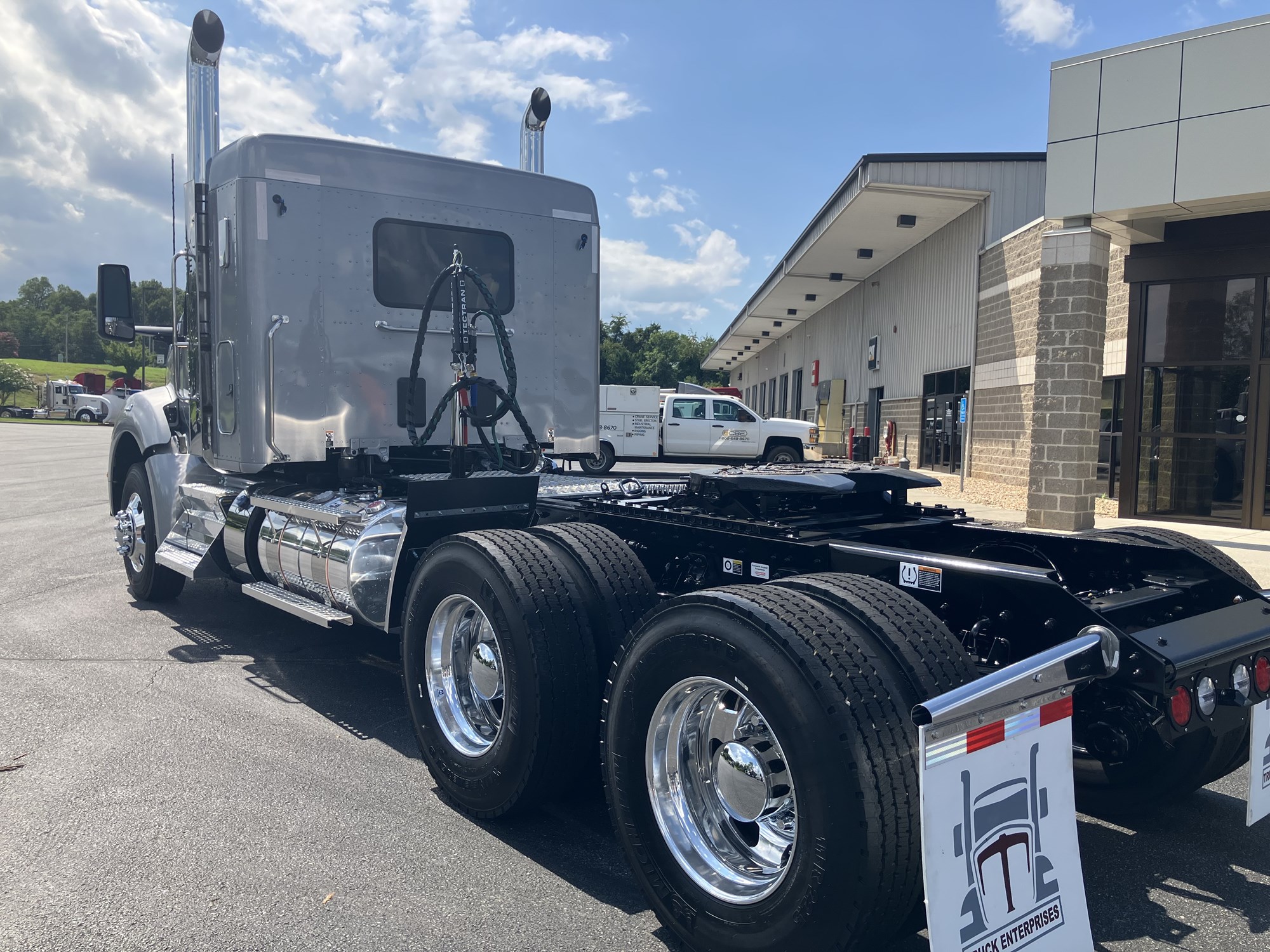 2025 Kenworth T880 - image 5 of 6