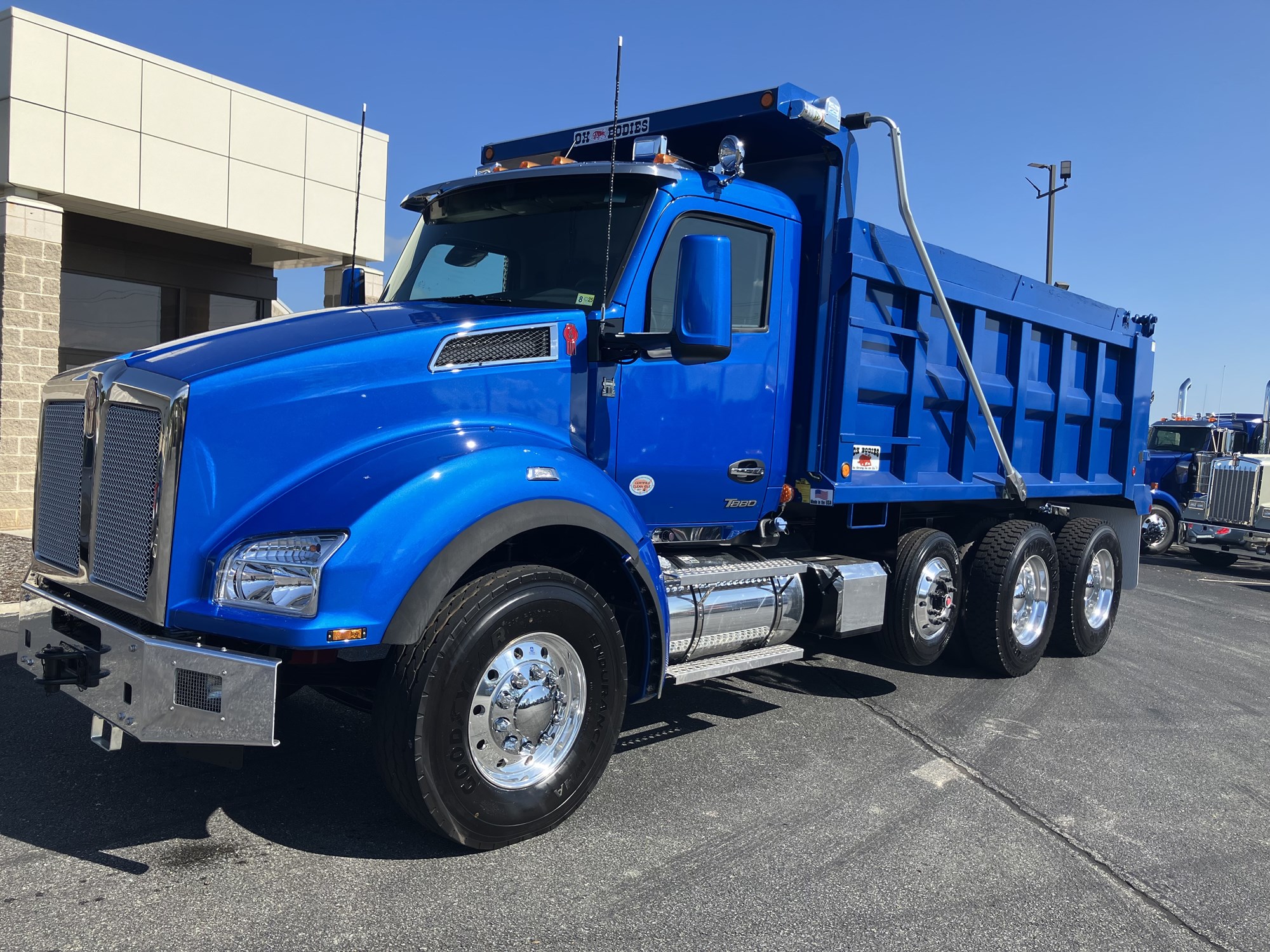 2025 Kenworth T880 - image 1 of 6