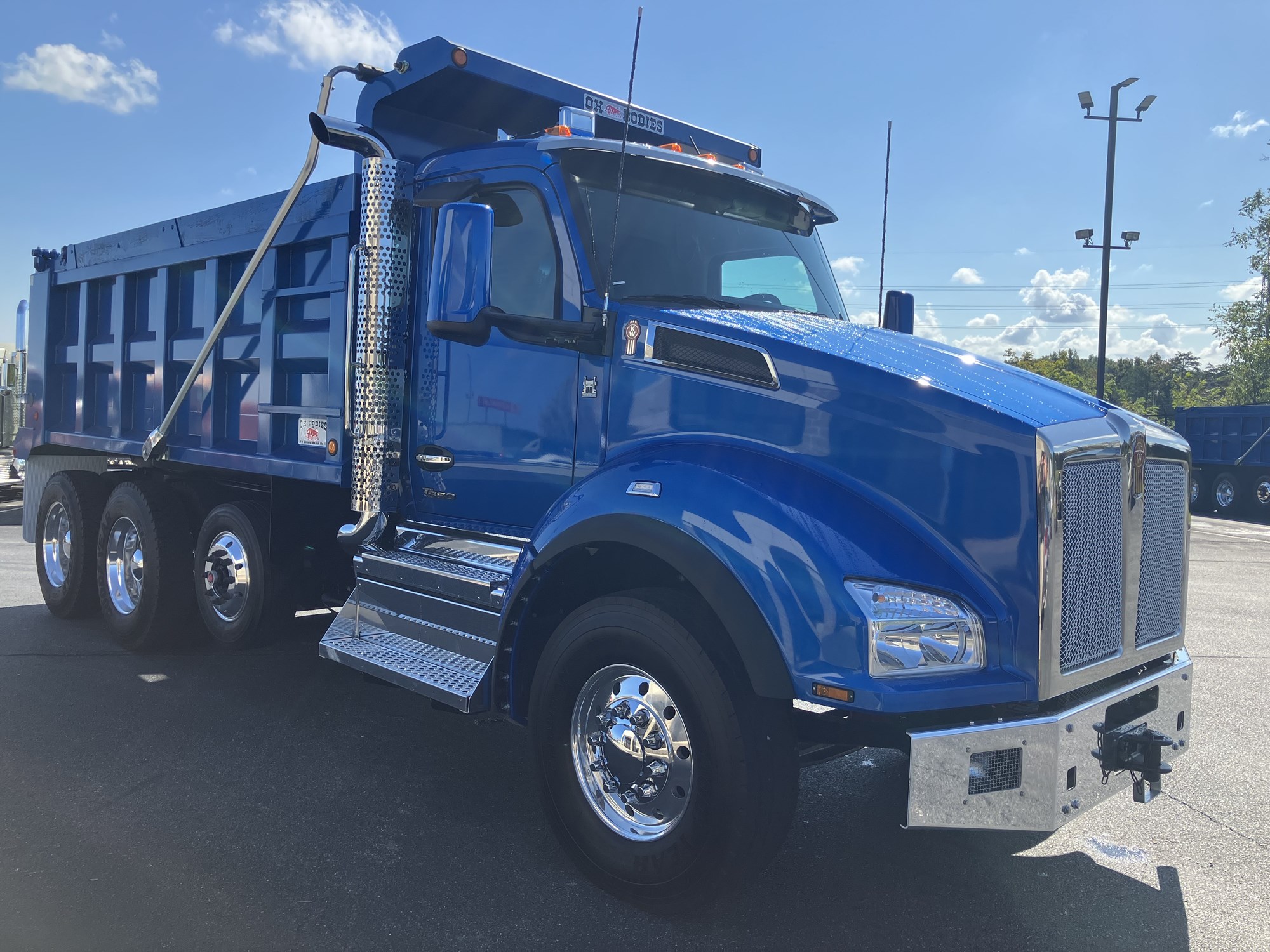 2025 Kenworth T880 - image 3 of 6