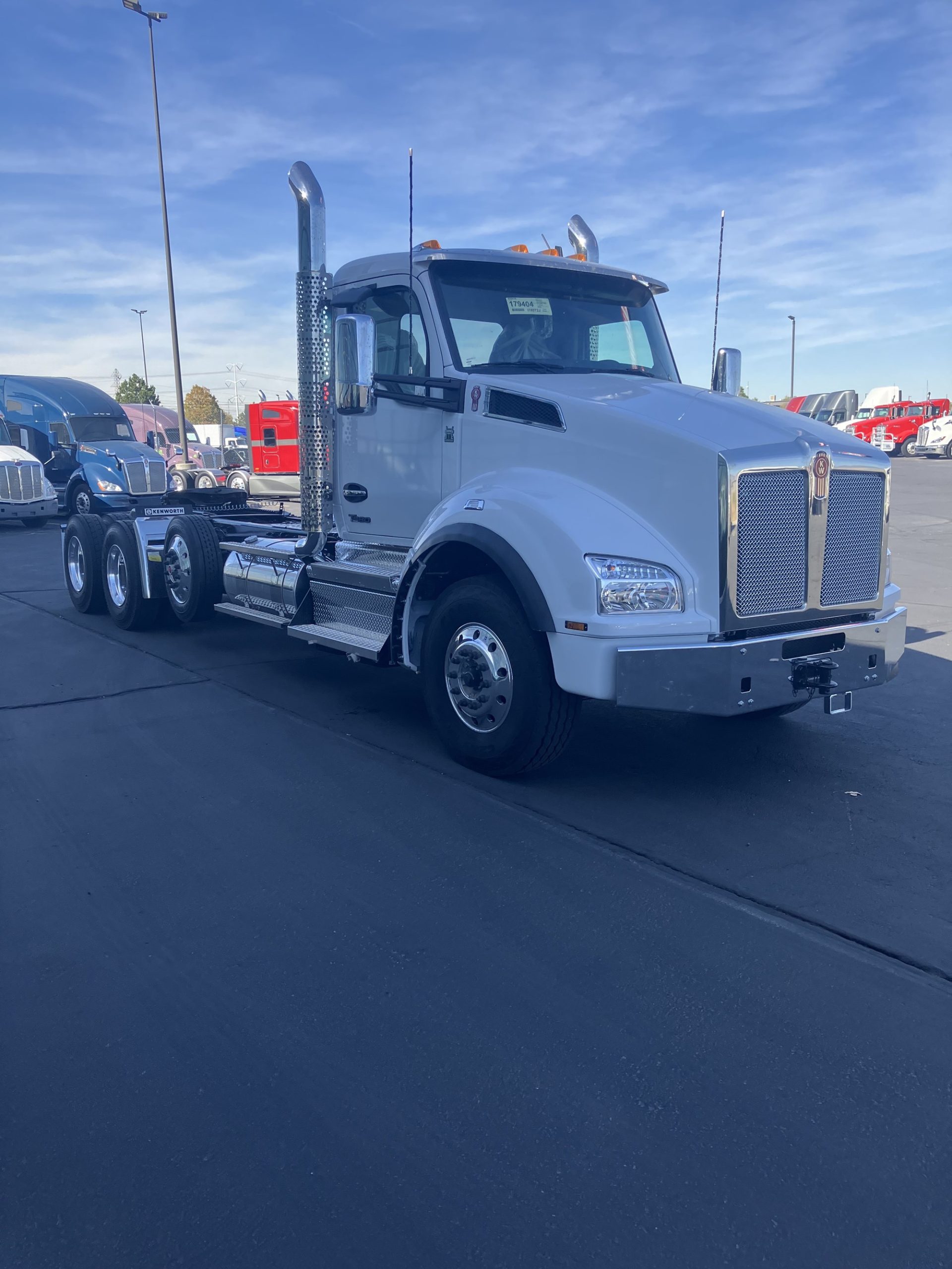 2025 Kenworth T880 - image 3 of 6