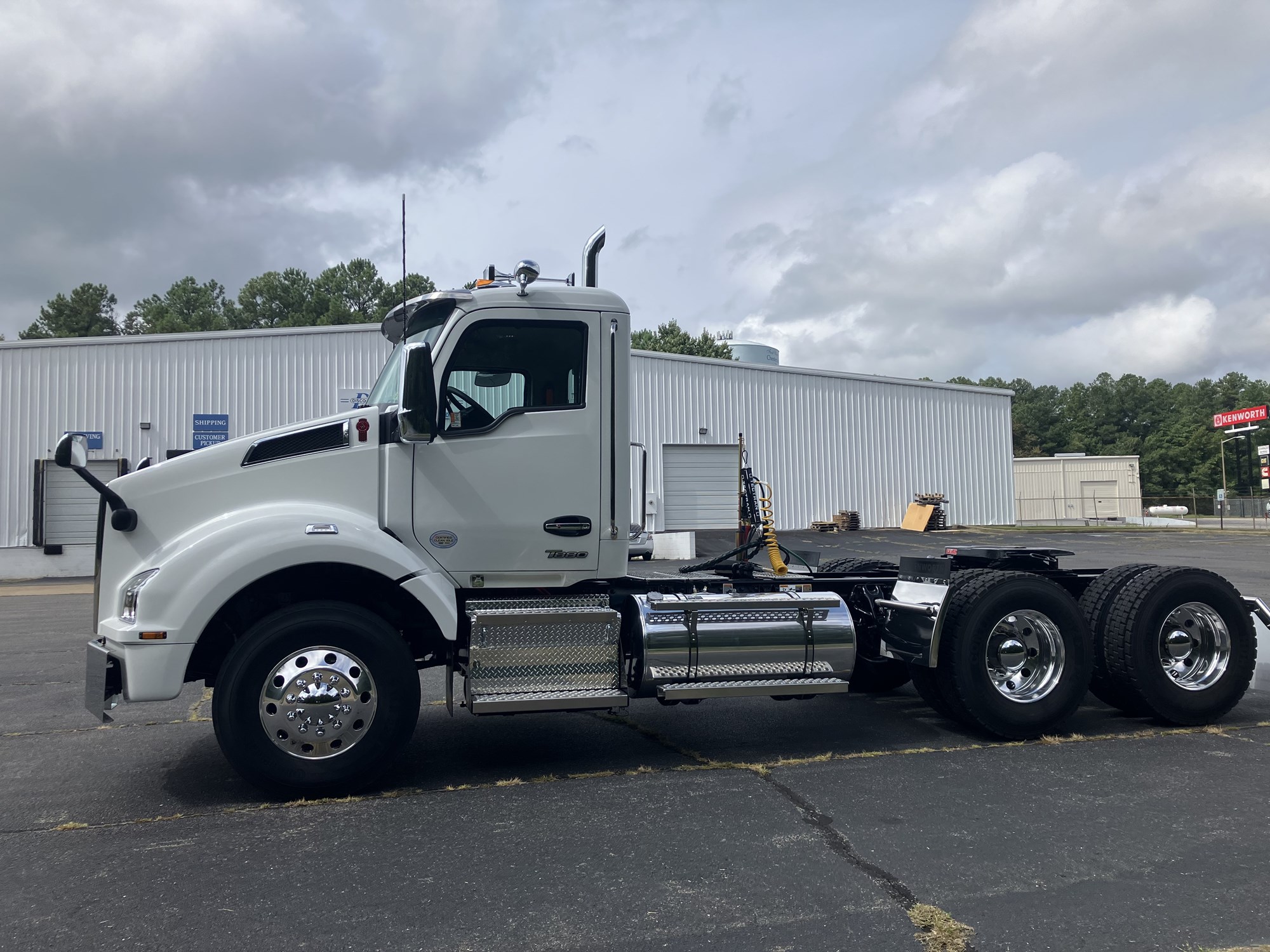 2025 Kenworth T880 - image 3 of 6