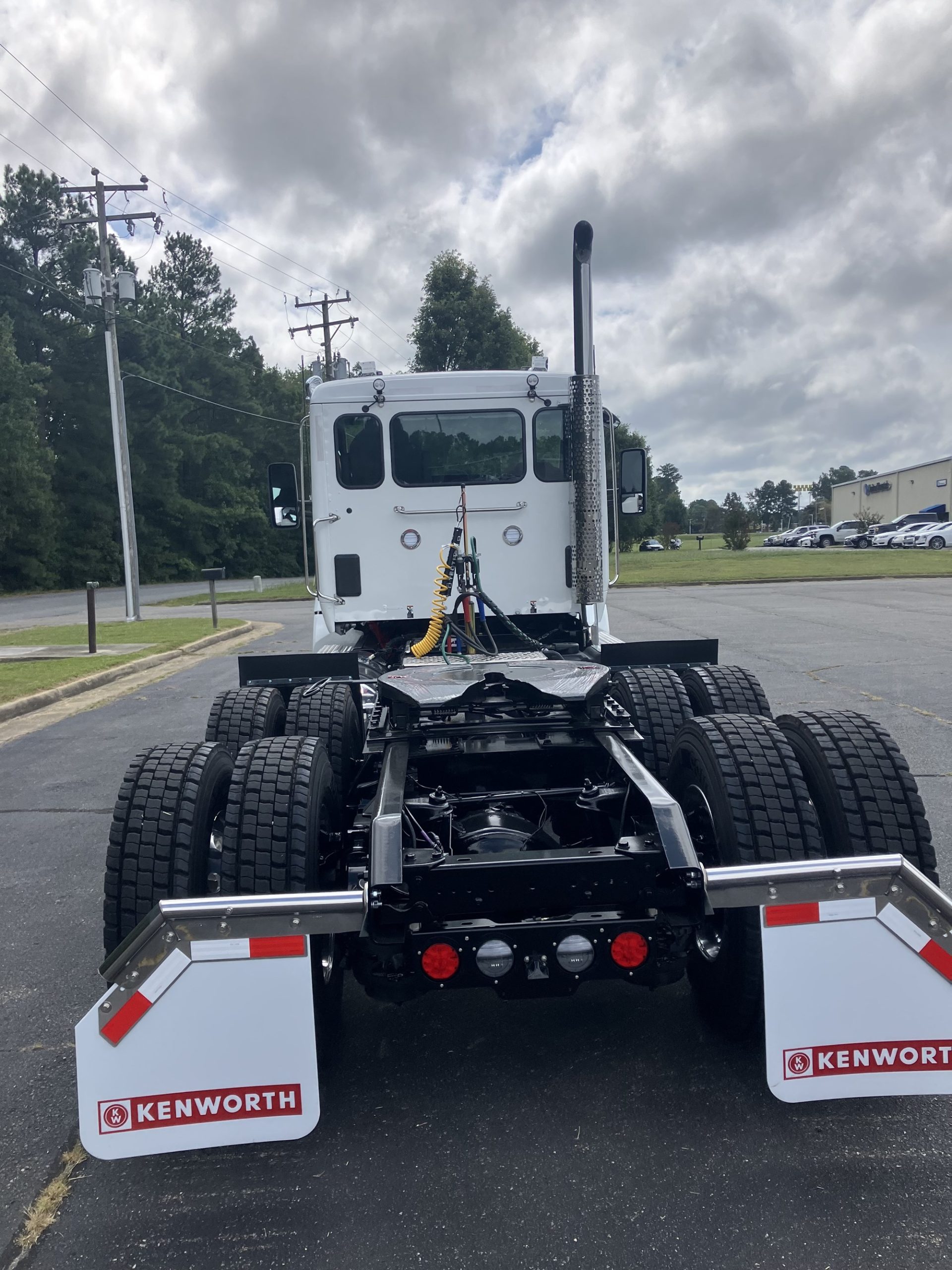 2025 Kenworth T880 - image 4 of 6