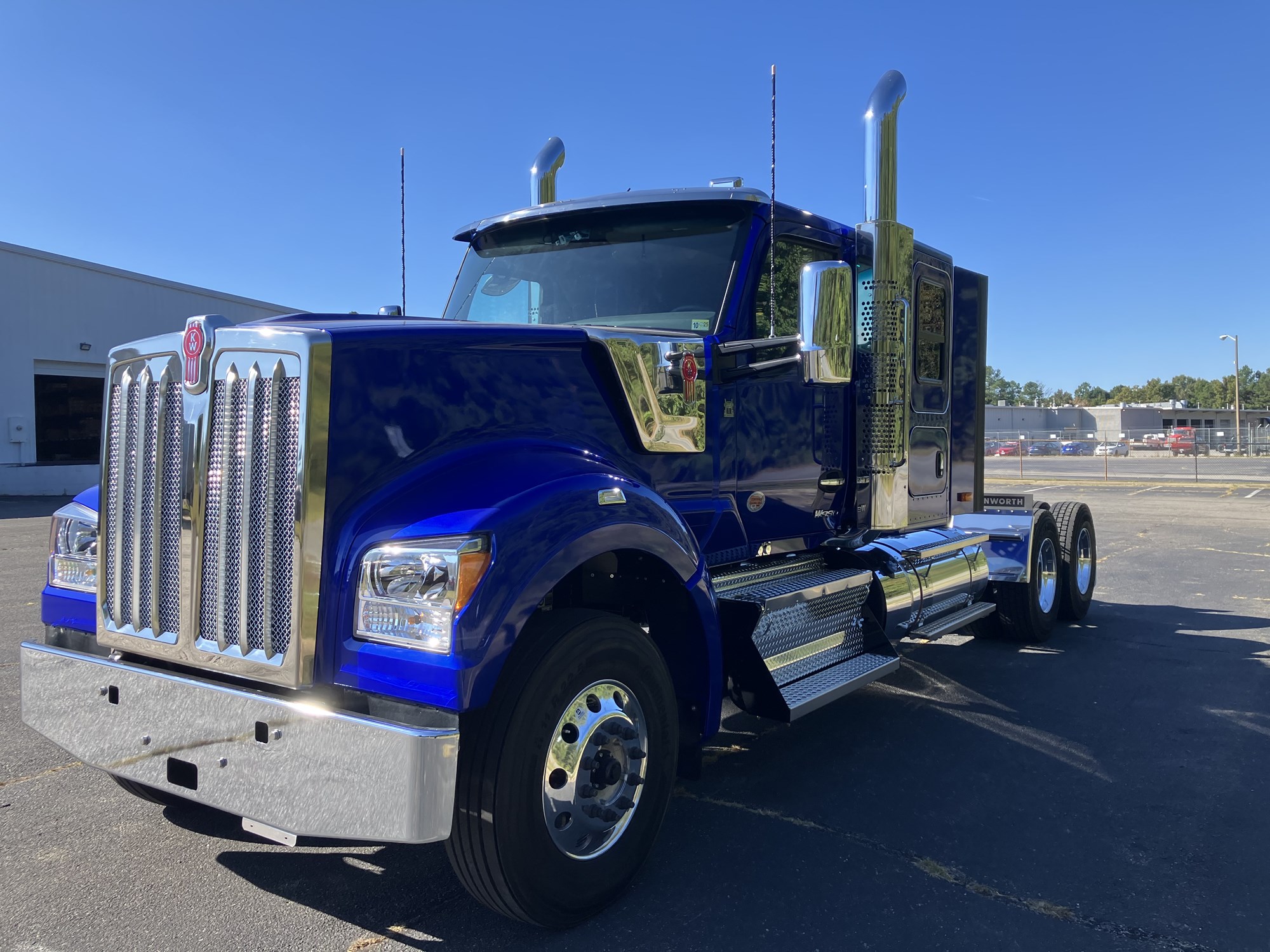 2025 Kenworth W990 - image 1 of 6