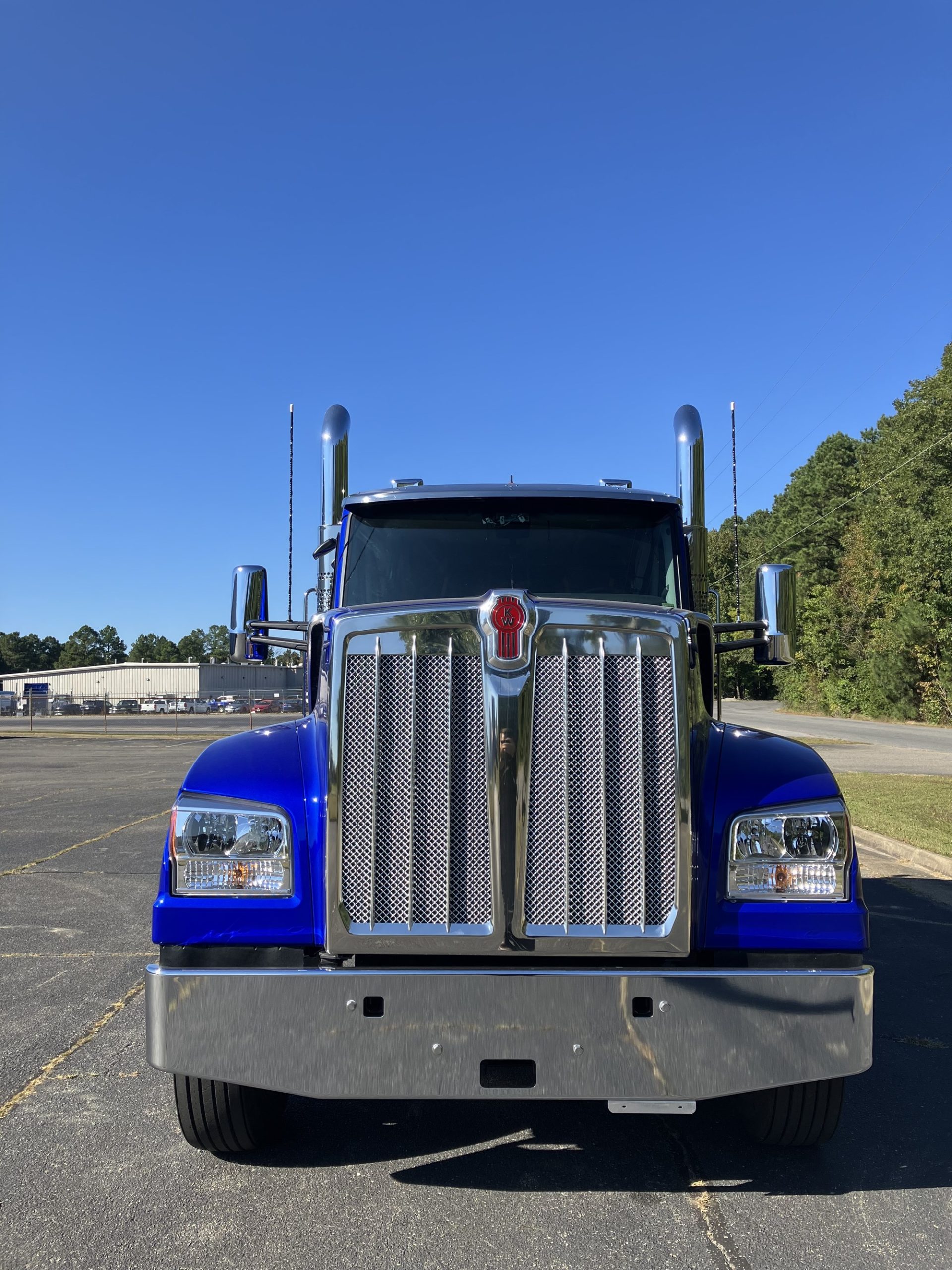 2025 Kenworth W990 - image 2 of 6