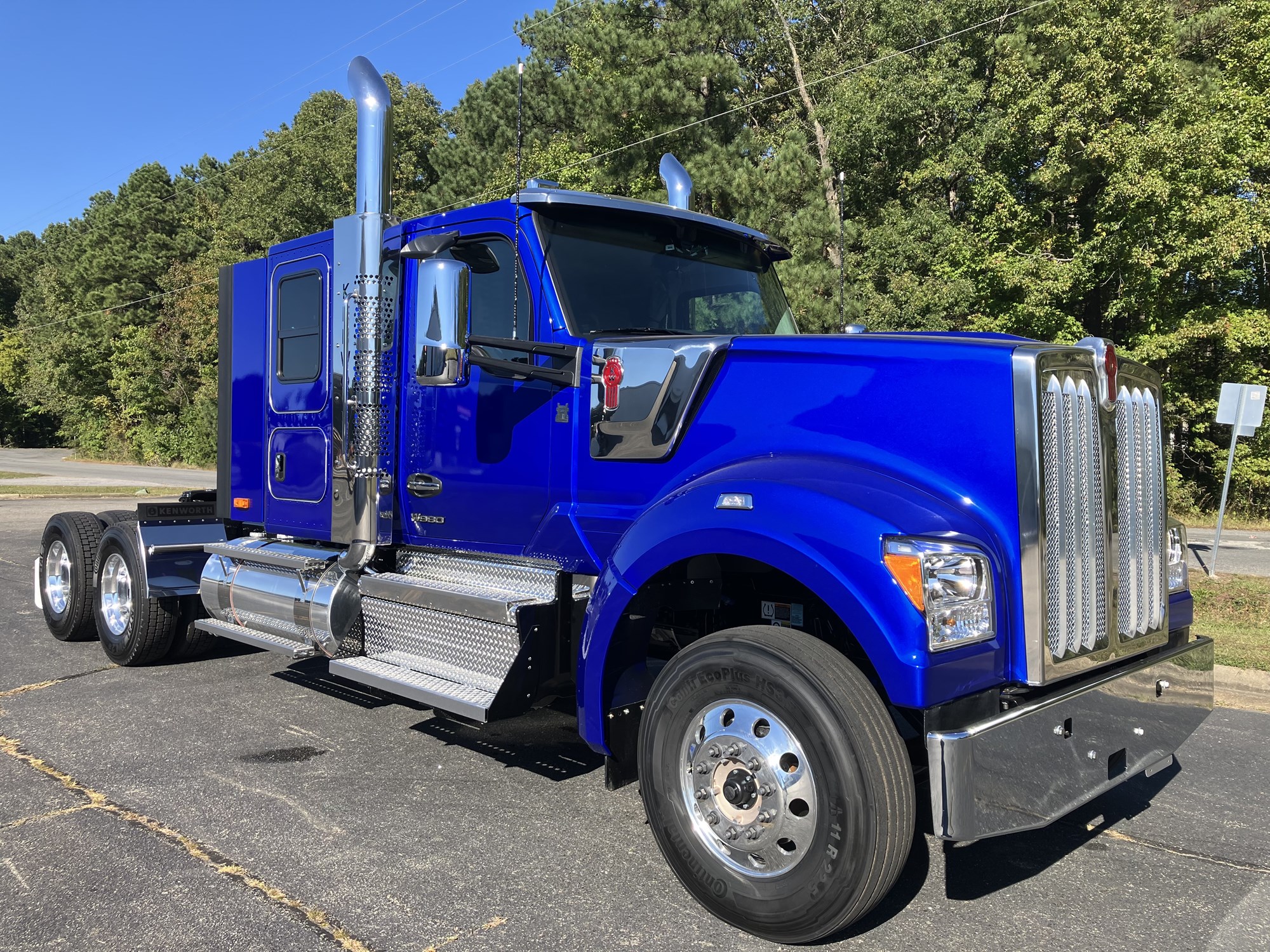 2025 Kenworth W990 - image 3 of 6