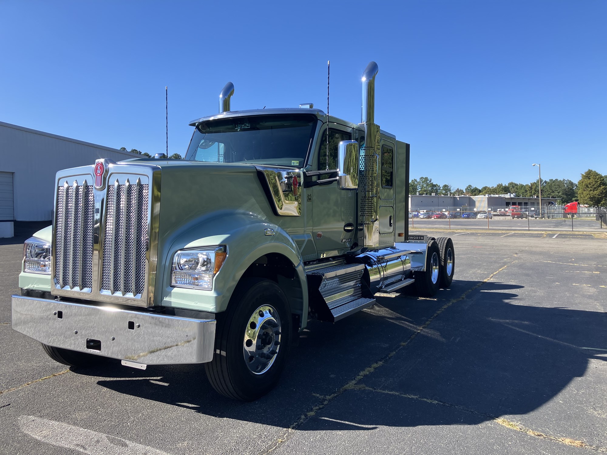 2025 Kenworth W990 - image 1 of 6