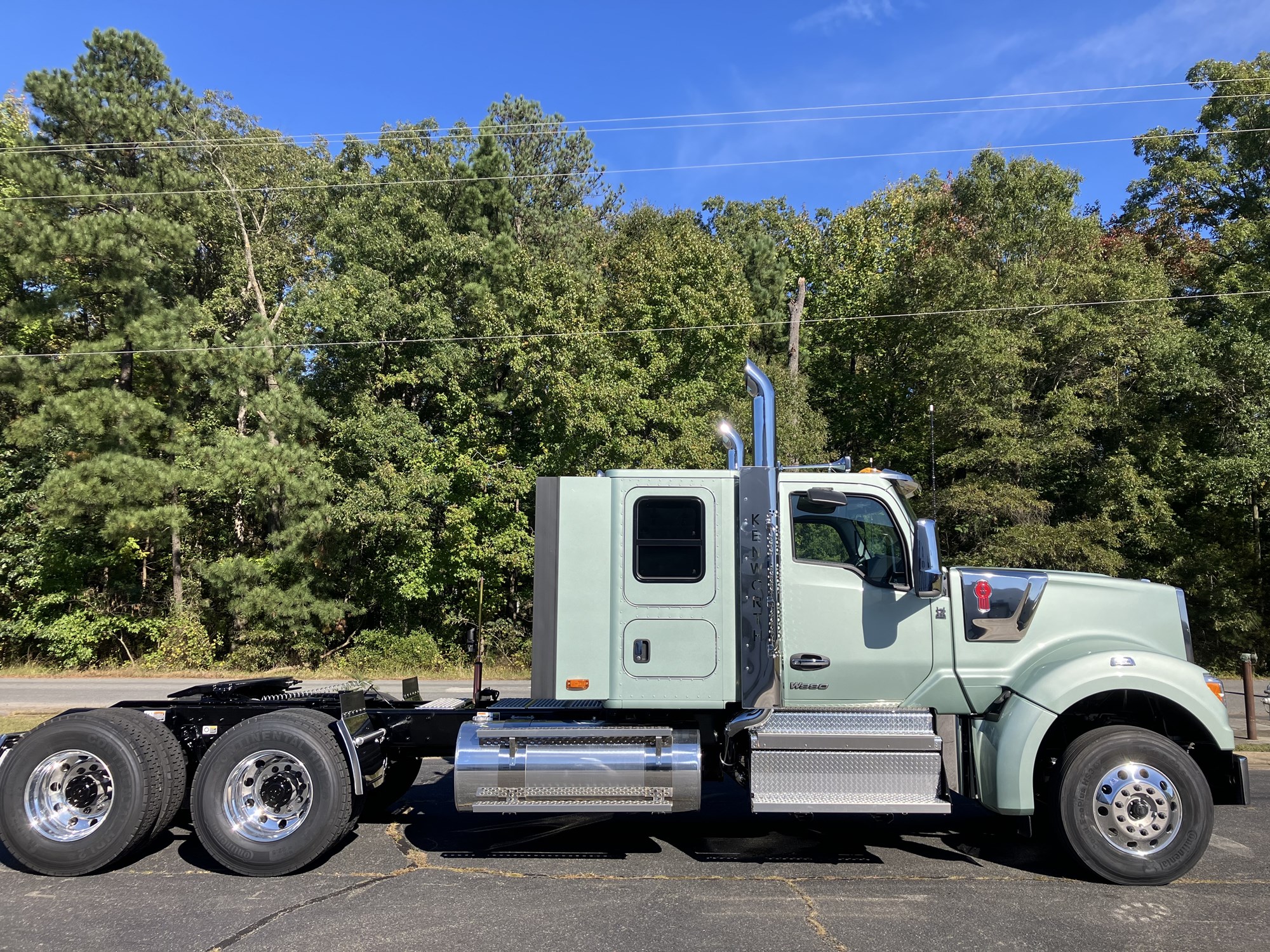 2025 Kenworth W990 - image 4 of 6