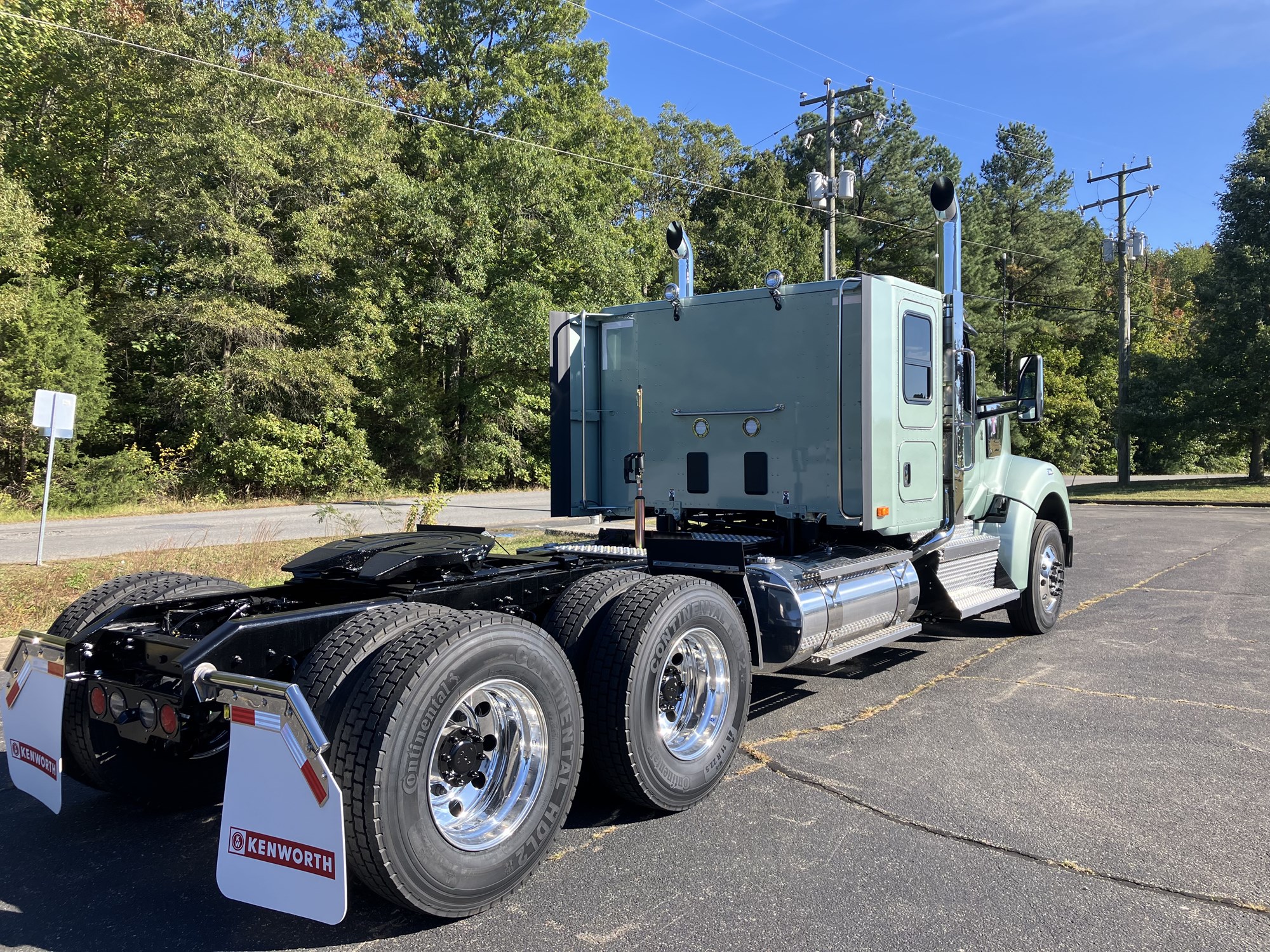 2025 Kenworth W990 - image 5 of 6