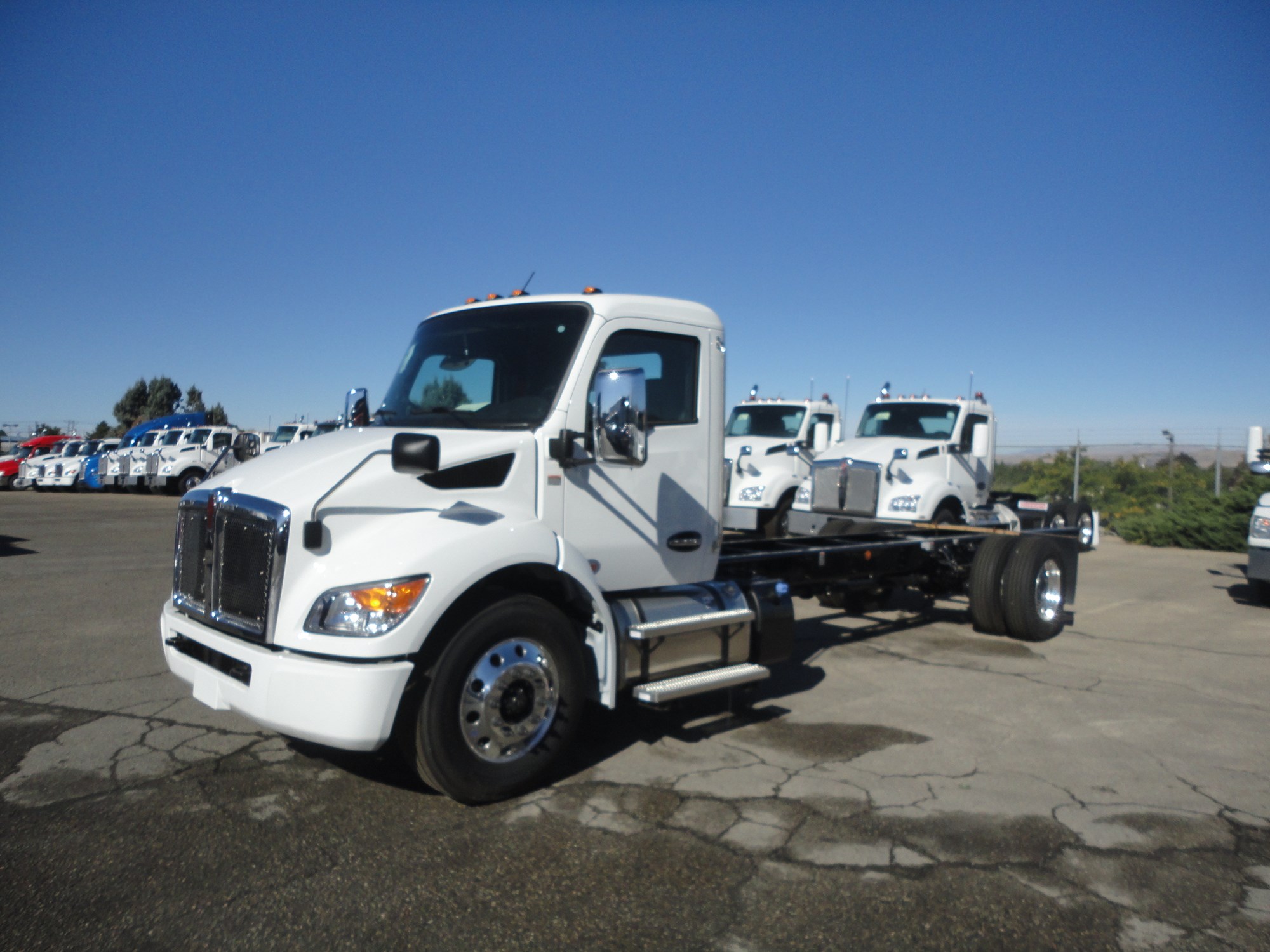 2025 Kenworth T280 - image 1 of 5