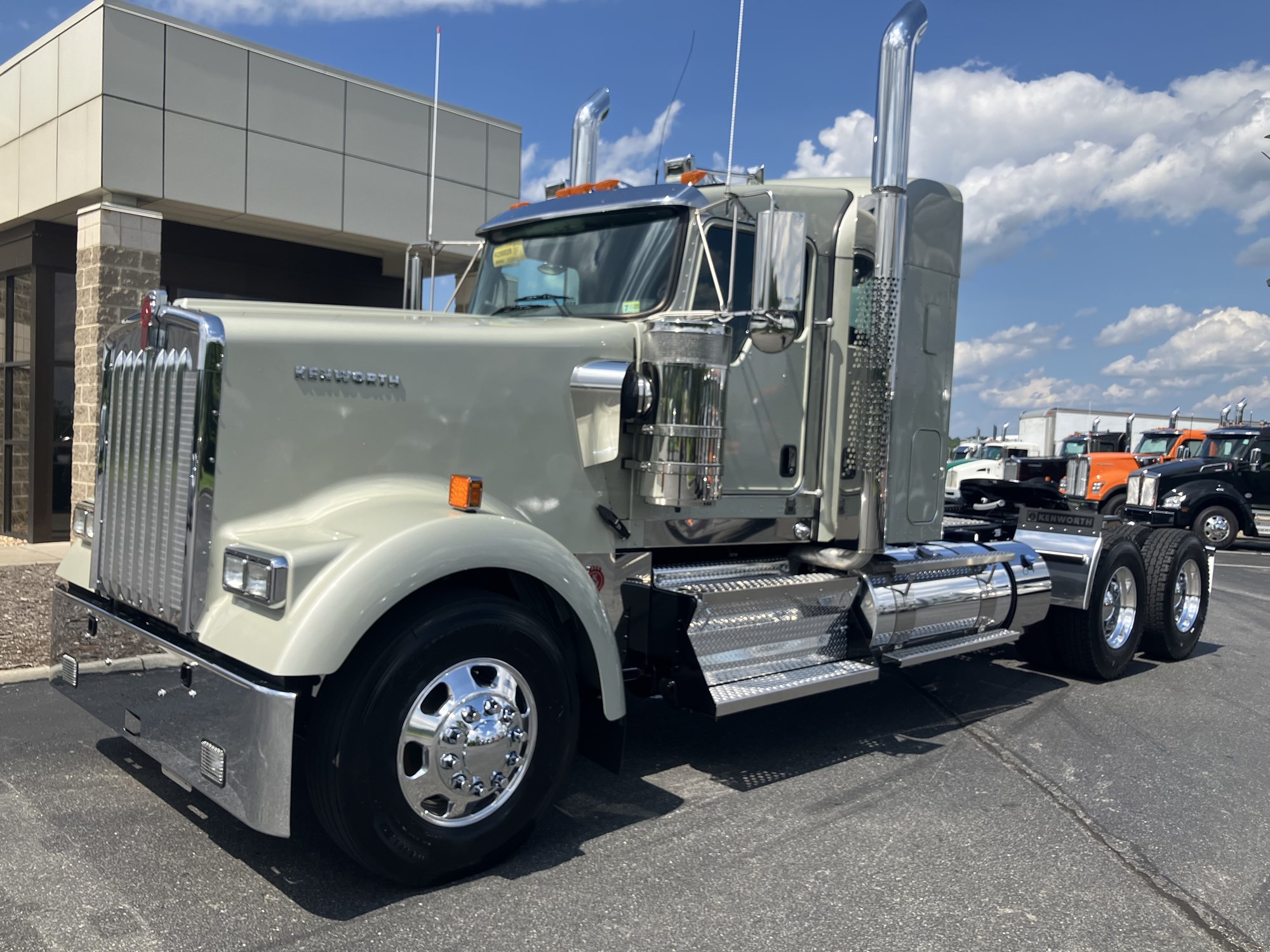 2025 Kenworth W900B - image 1 of 6