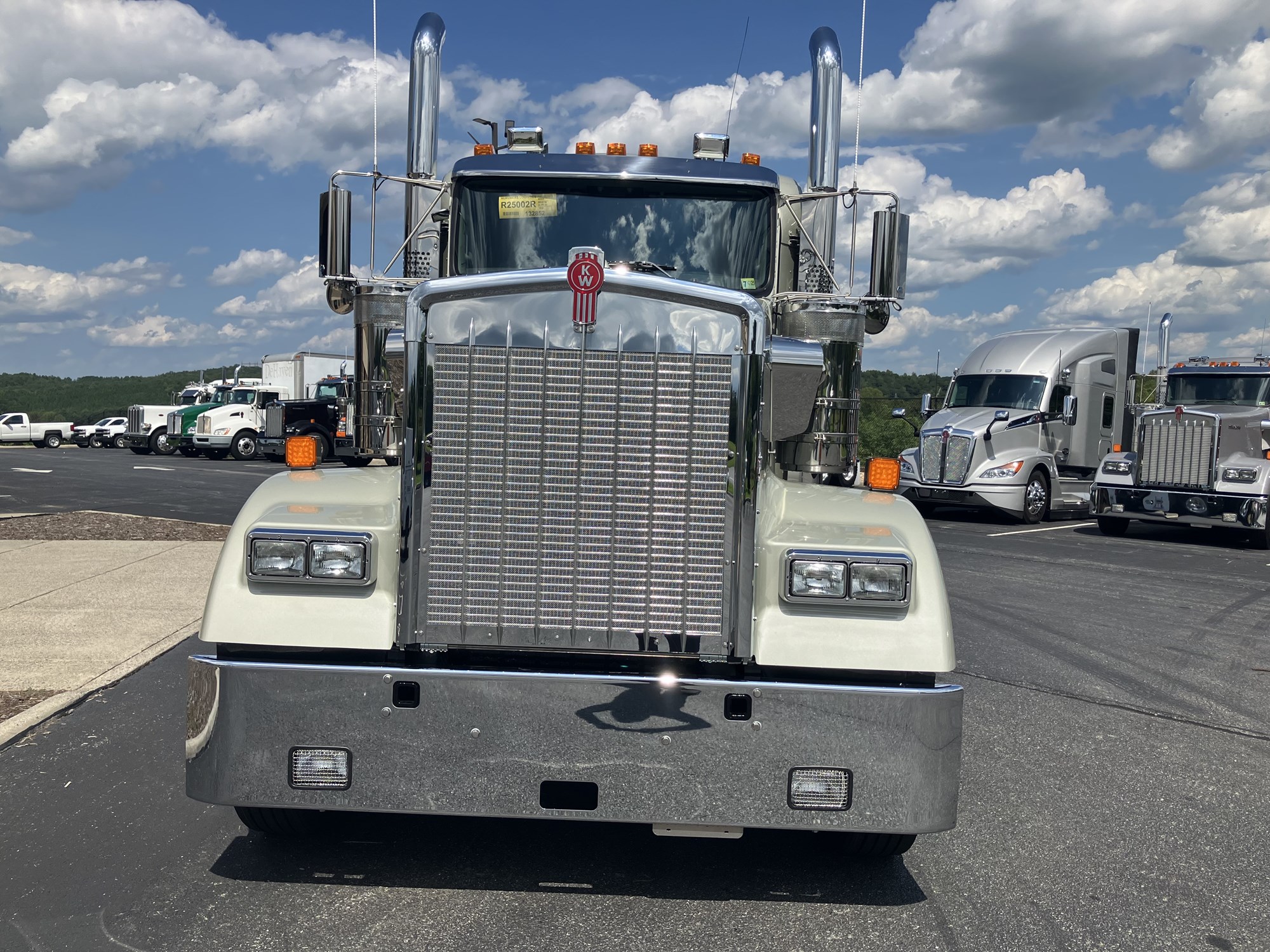 2025 Kenworth W900B - image 2 of 6