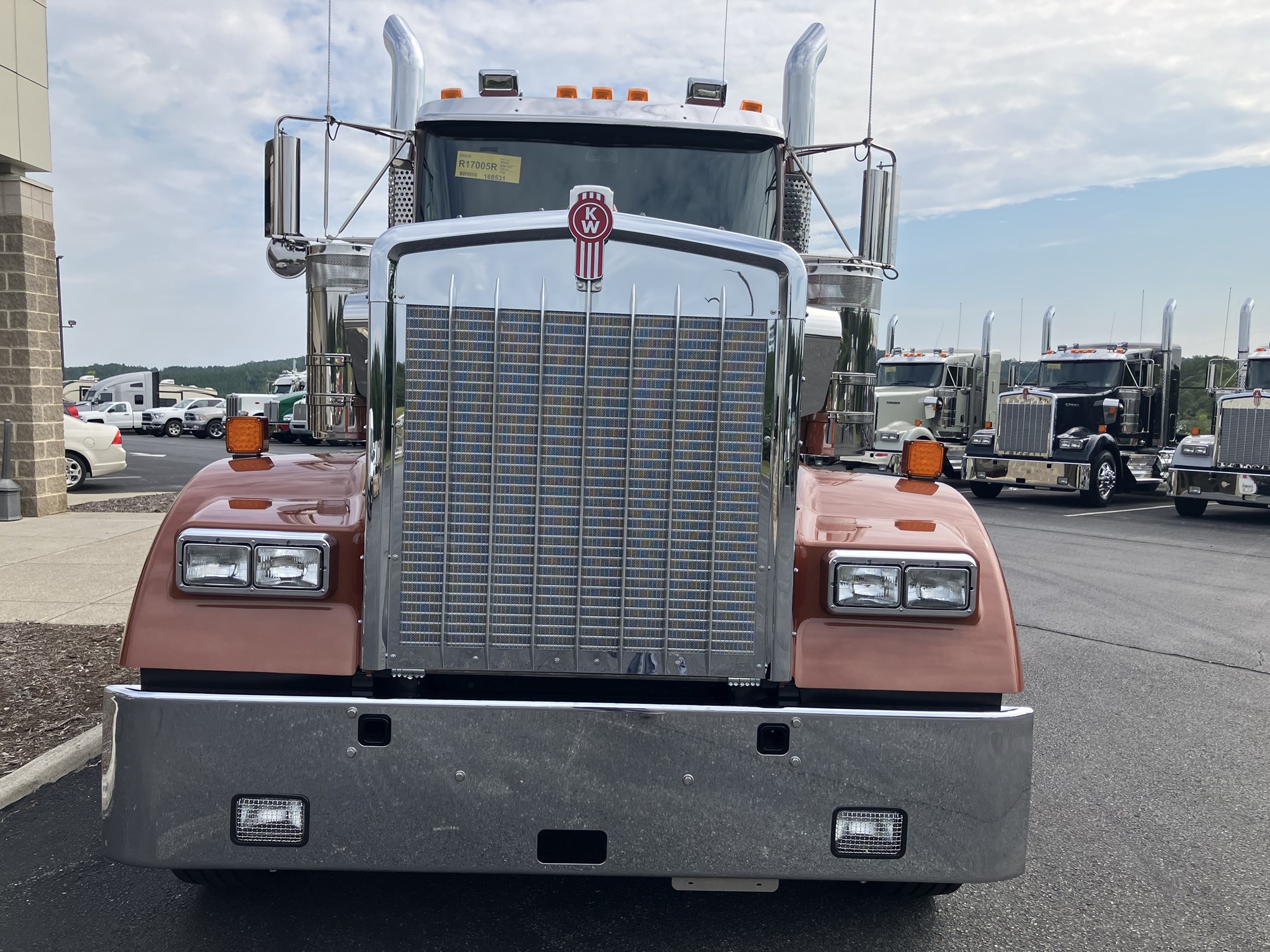 2025 Kenworth W900L - image 2 of 6