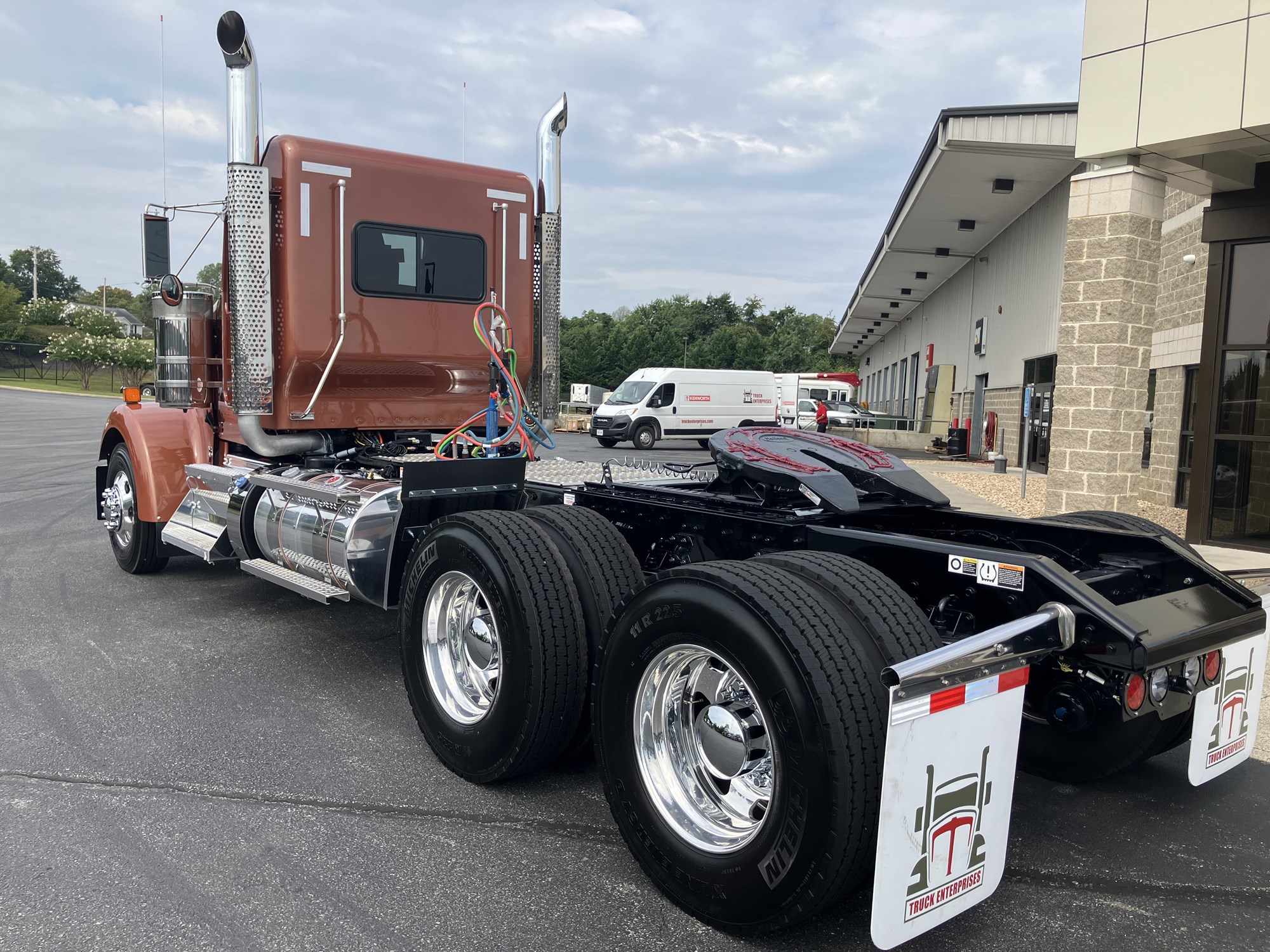 2025 Kenworth W900L - image 5 of 6