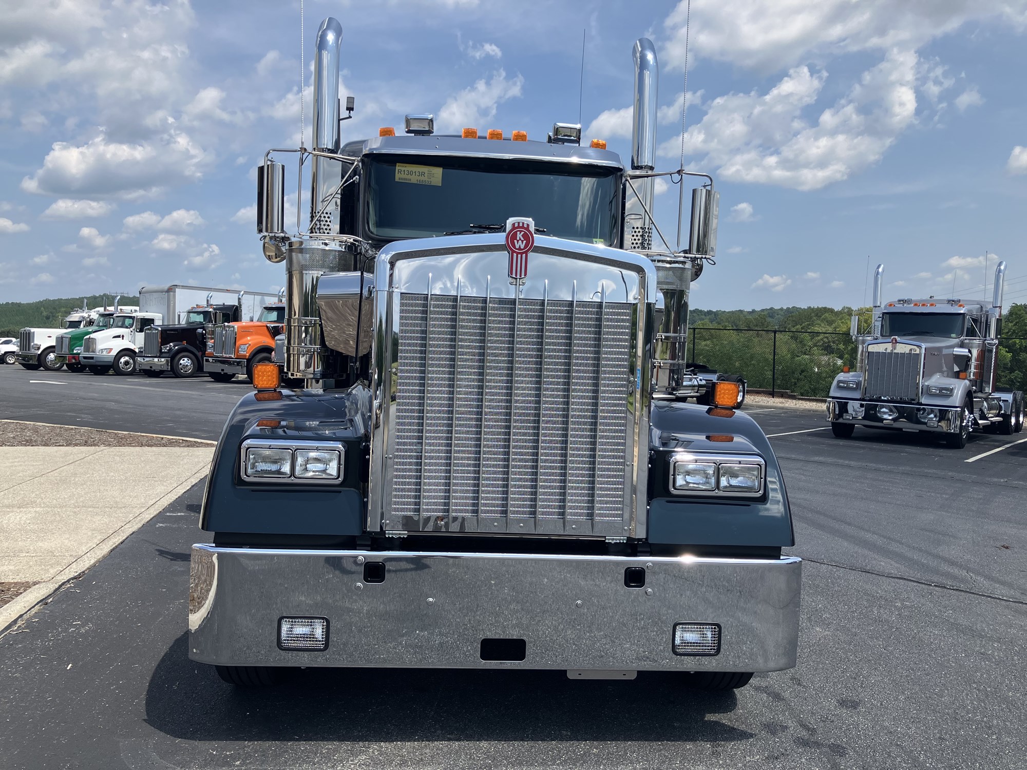 2025 Kenworth W900B - image 2 of 6