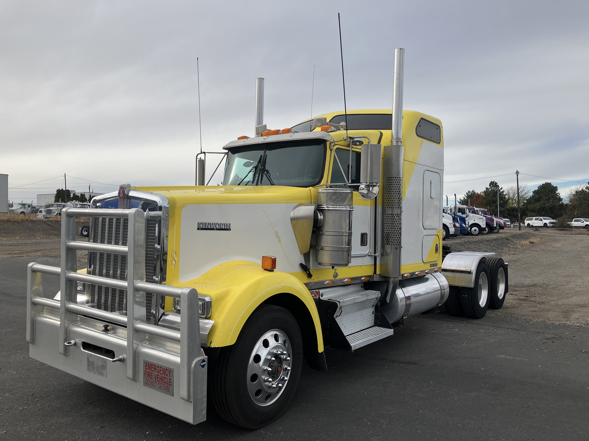 2002 Kenworth W900 - image 1 of 6