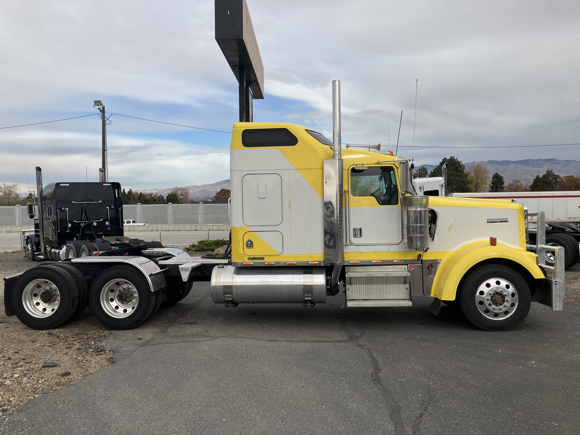 2002 Kenworth W900 - image 6 of 6