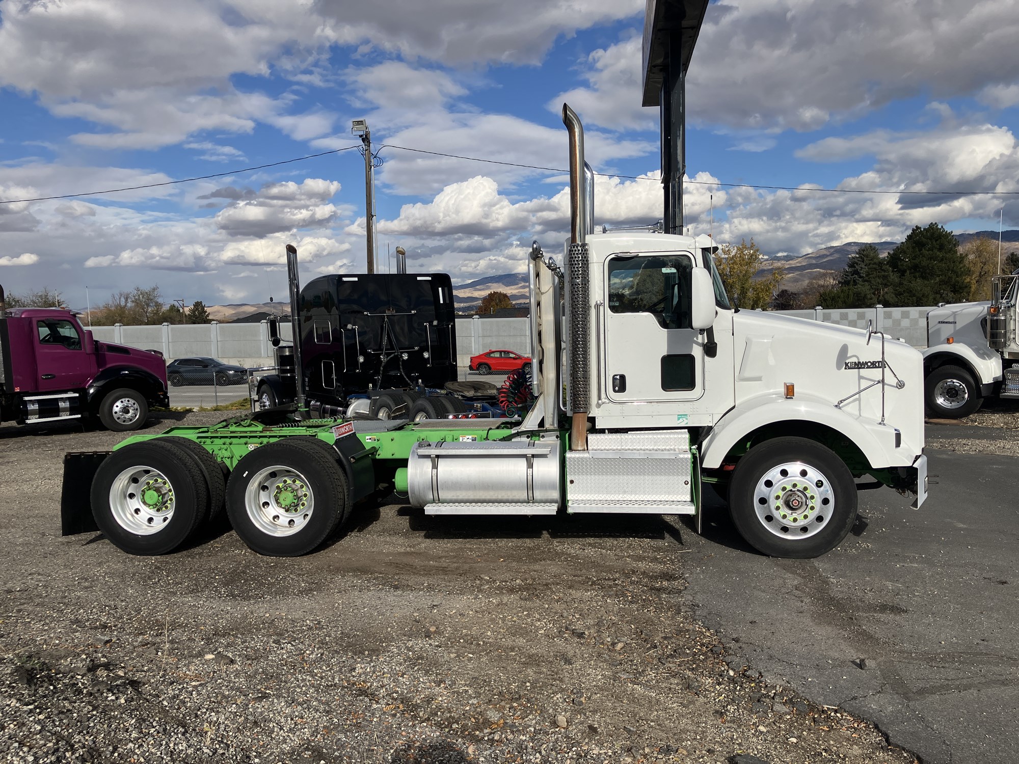 2015 Kenworth T800 - image 6 of 6