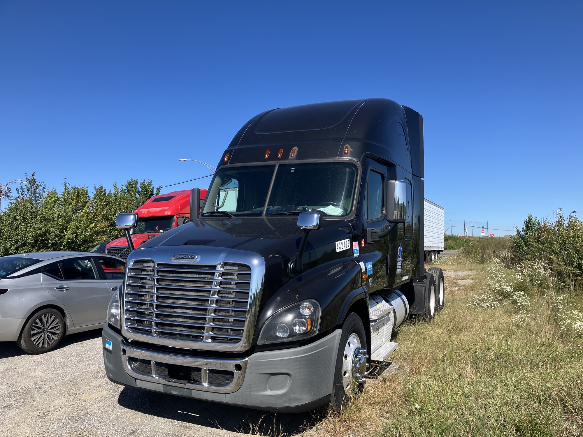 2015 Freightliner Cascadia - image 3 of 6