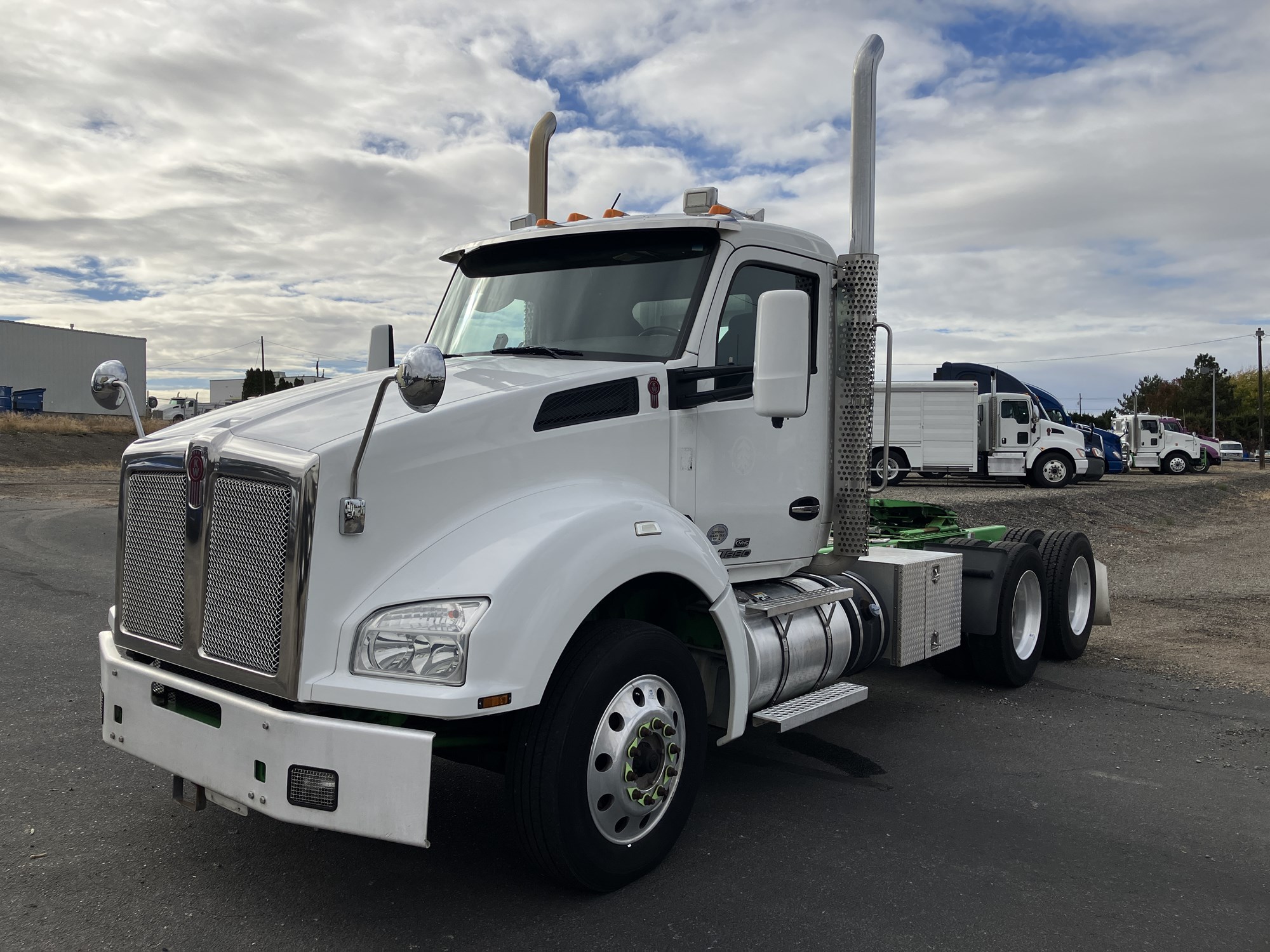 2017 Kenworth T880 - image 1 of 6