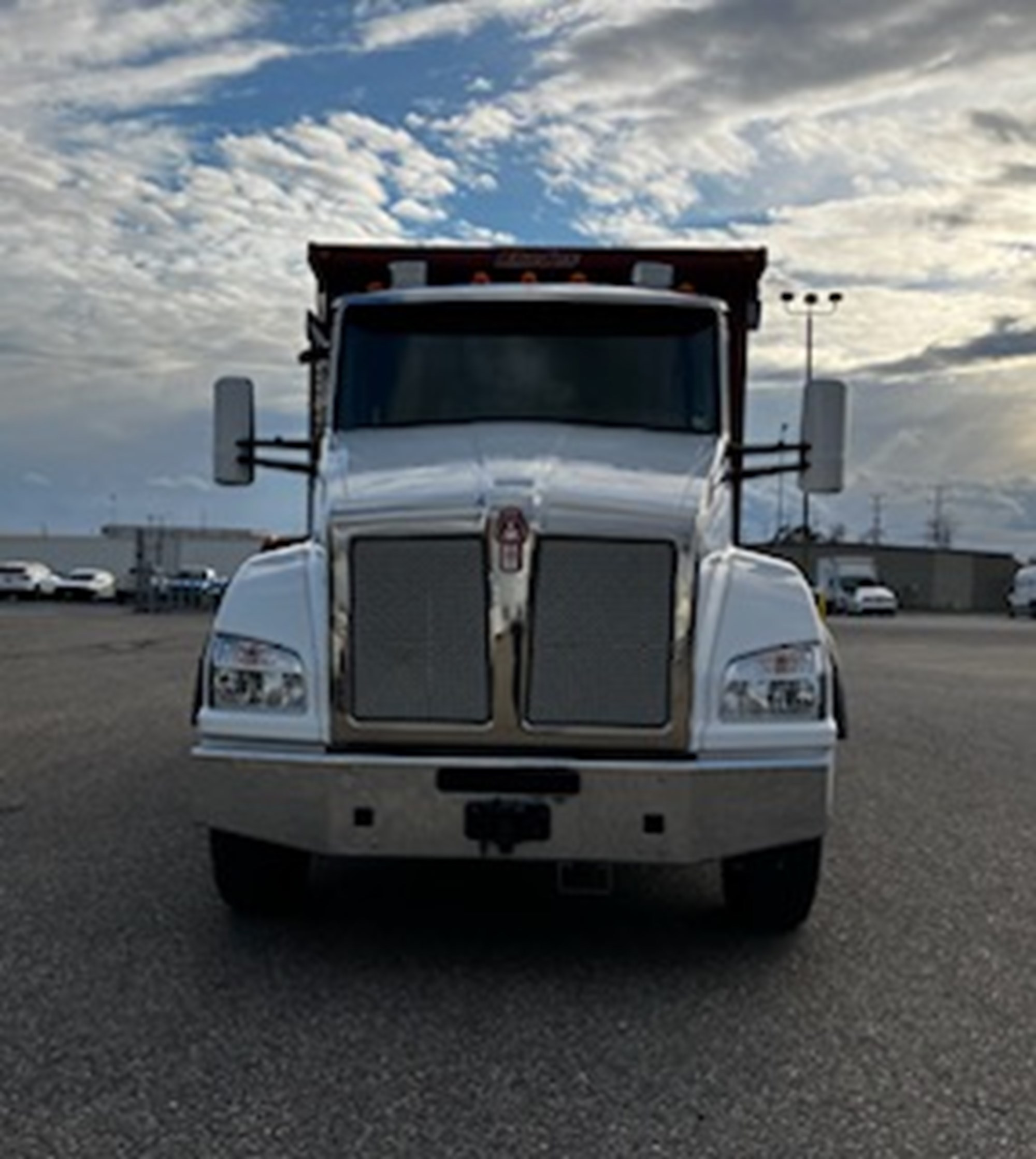 2018 Kenworth T880 - image 2 of 6