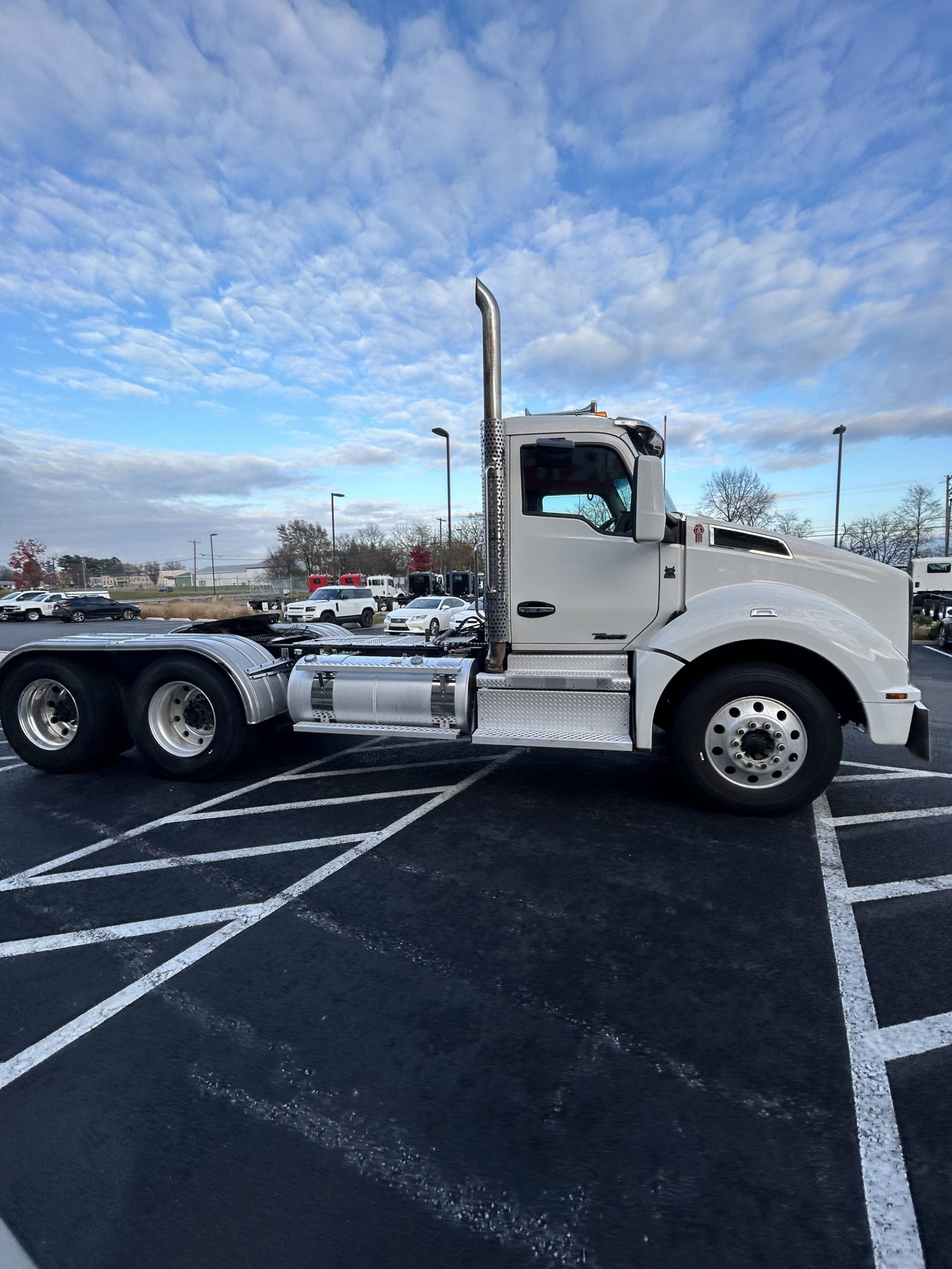 2018 Kenworth T880 - image 4 of 6