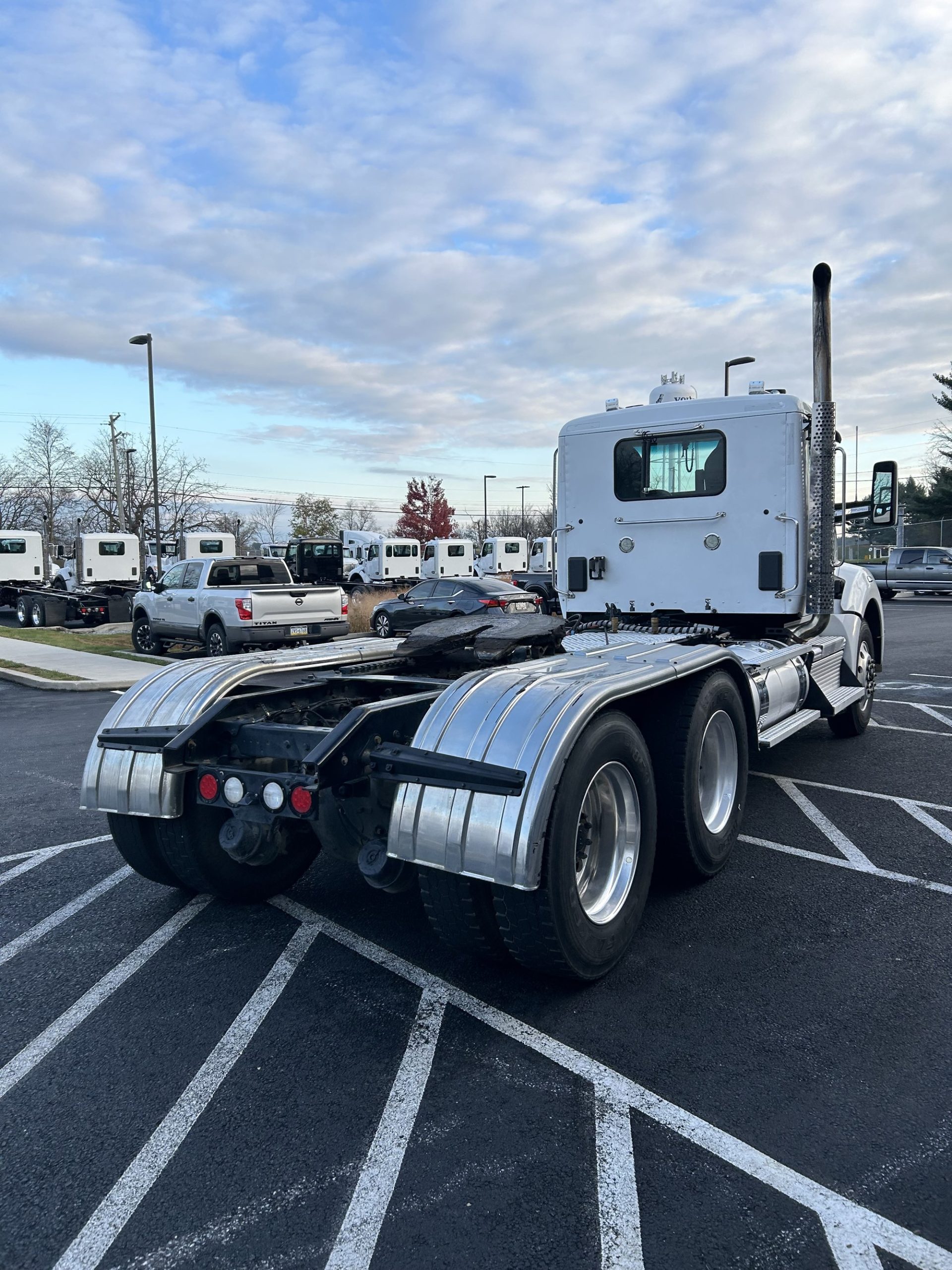 2018 Kenworth T880 - image 5 of 6