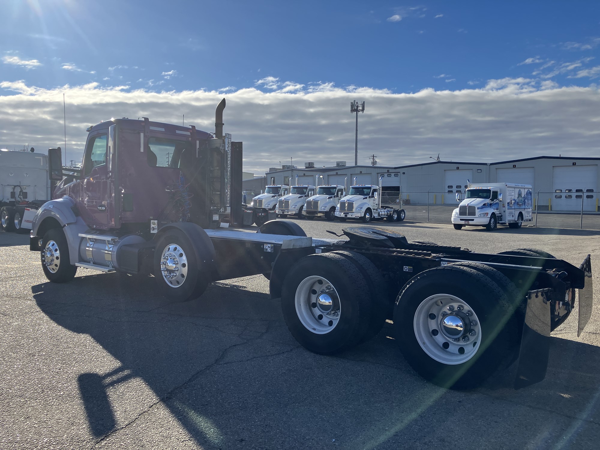 2019 Kenworth T880 - image 3 of 6