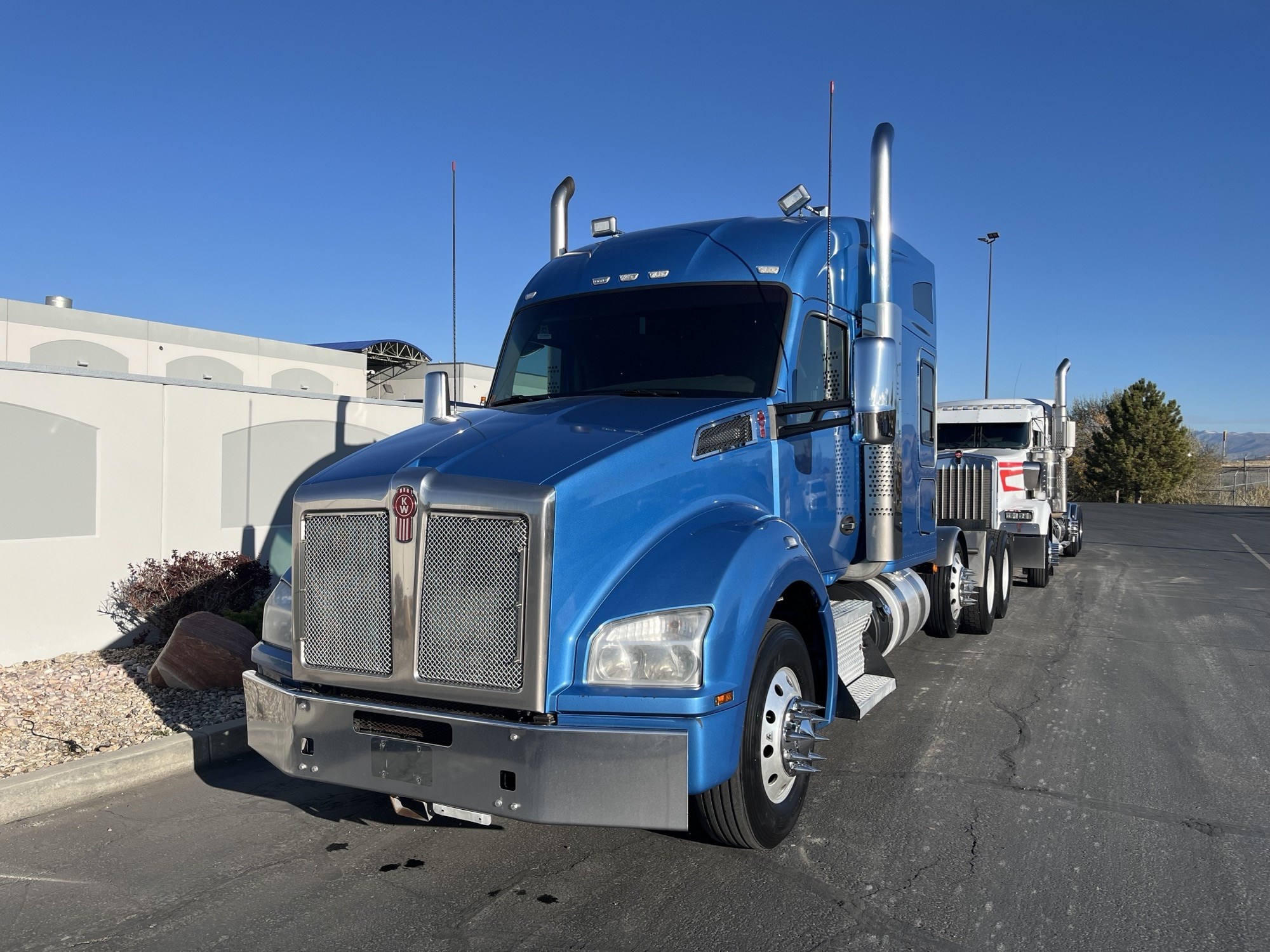 2019 Kenworth T880 - image 2 of 6