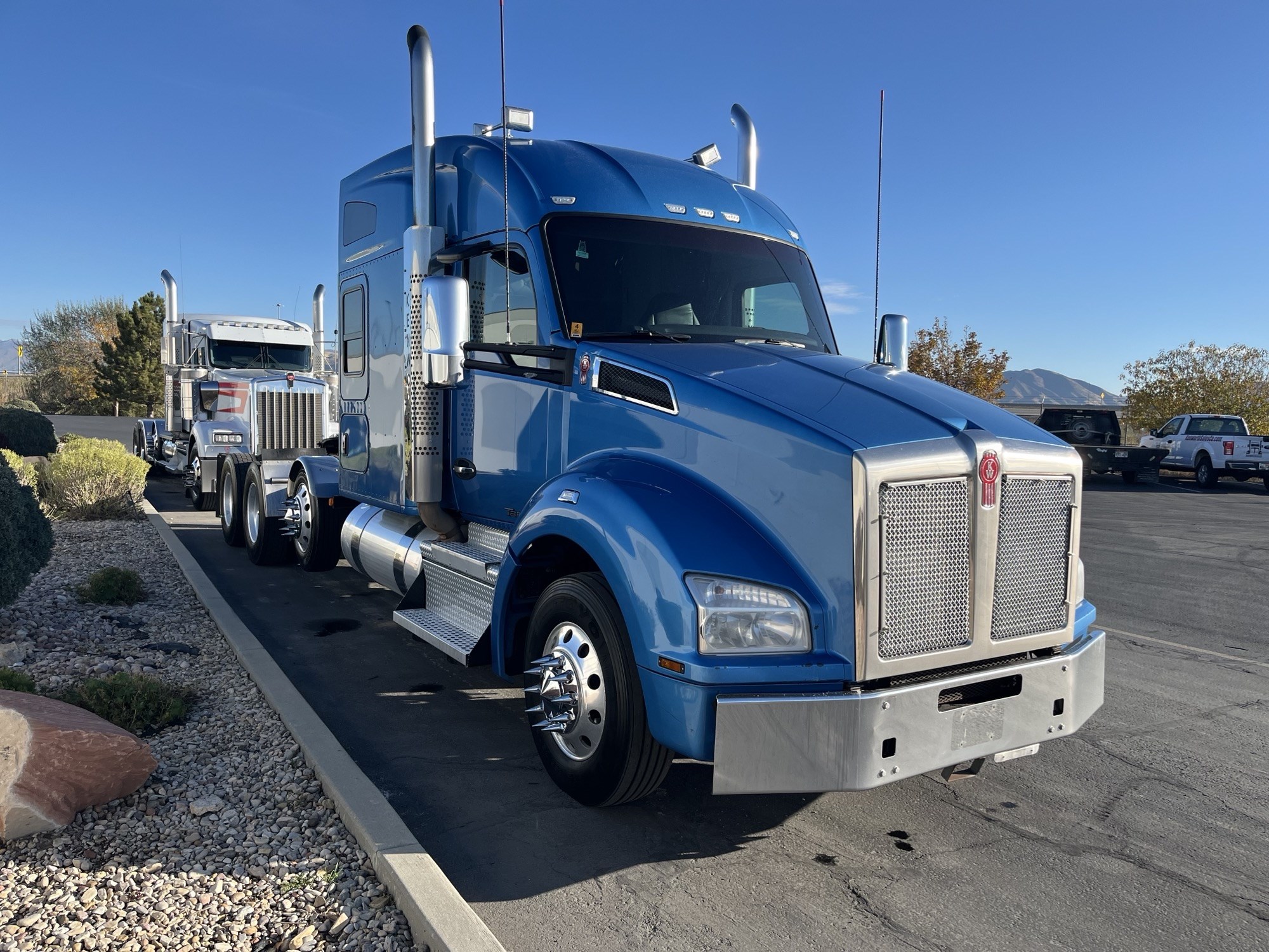 2019 Kenworth T880 - image 3 of 6