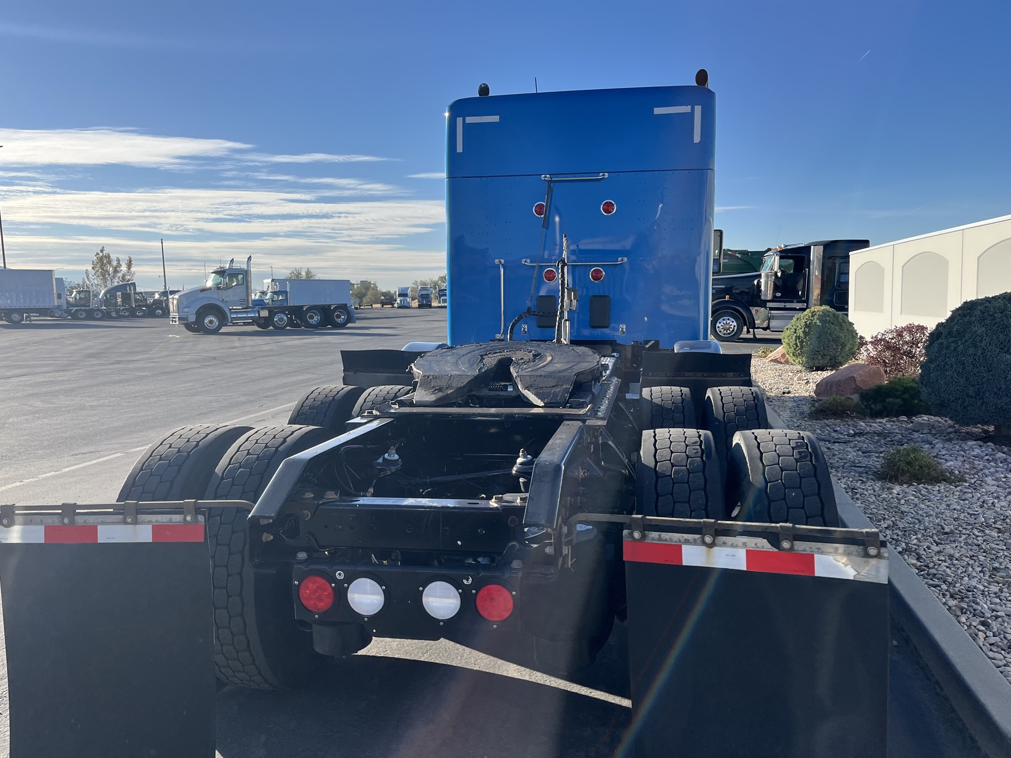 2019 Kenworth T880 - image 5 of 6