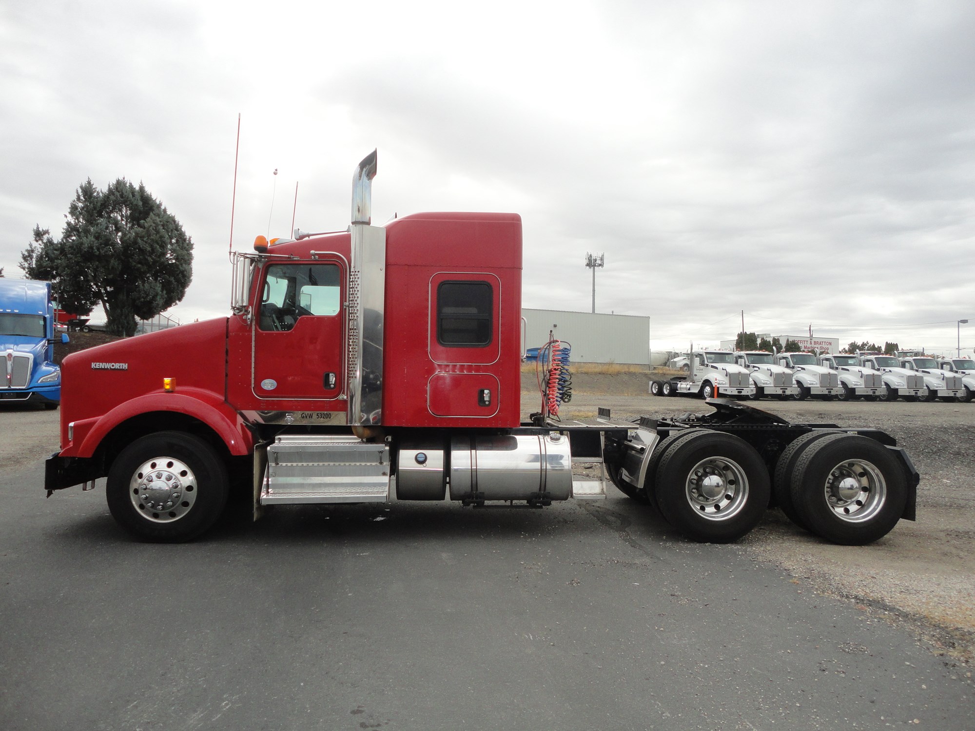 2020 Kenworth T800 - image 2 of 6