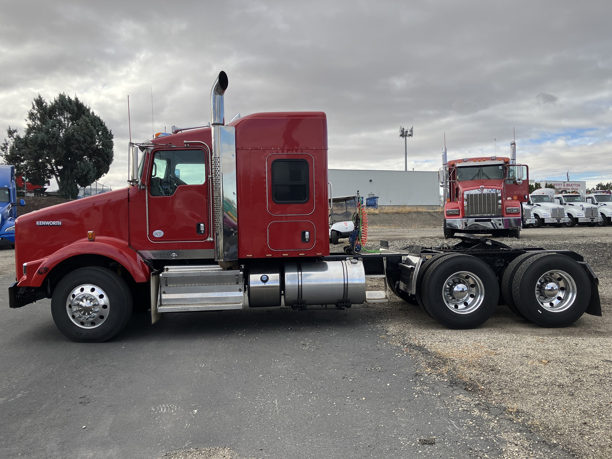 2020 Kenworth T800 - image 2 of 6