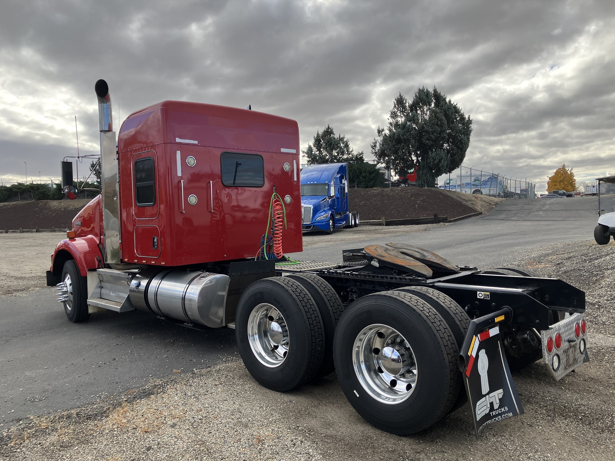 2020 Kenworth T800 - image 3 of 6